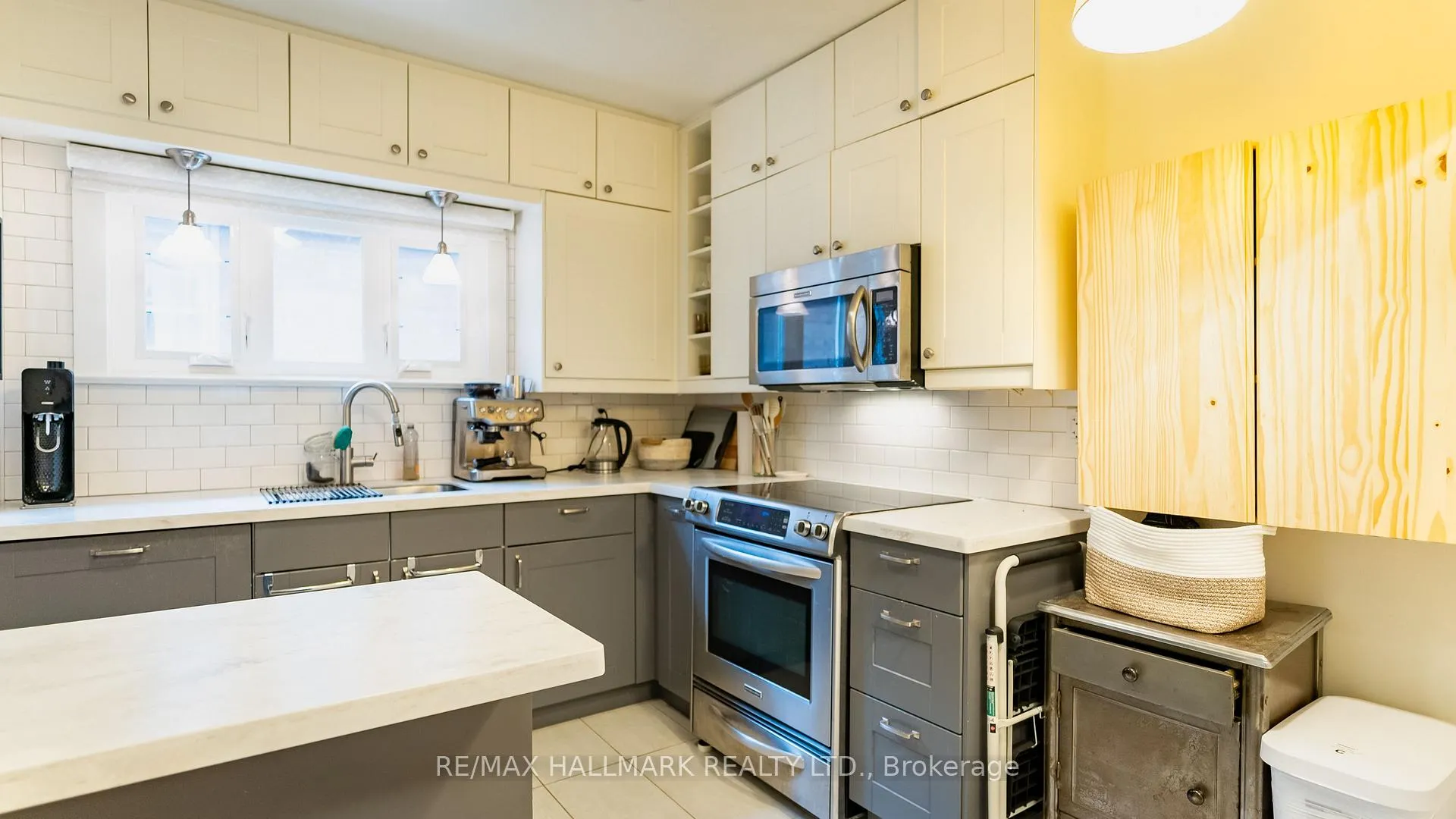 Photo 11 of Unit Upper, 218 Rusholme Road, Toronto, Dufferin Grove — HOMEH