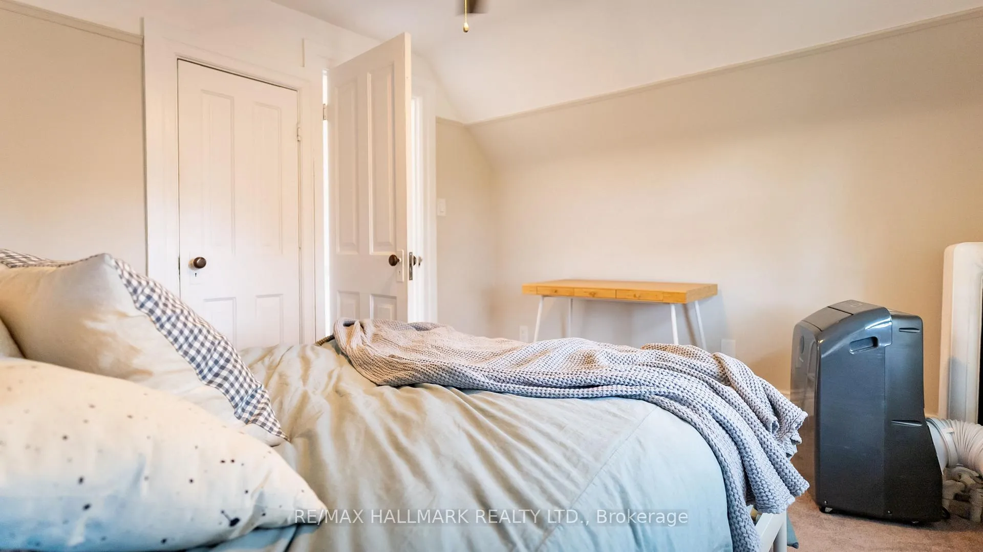 Photo 21 of Unit Upper, 218 Rusholme Road, Toronto, Dufferin Grove — HOMEH