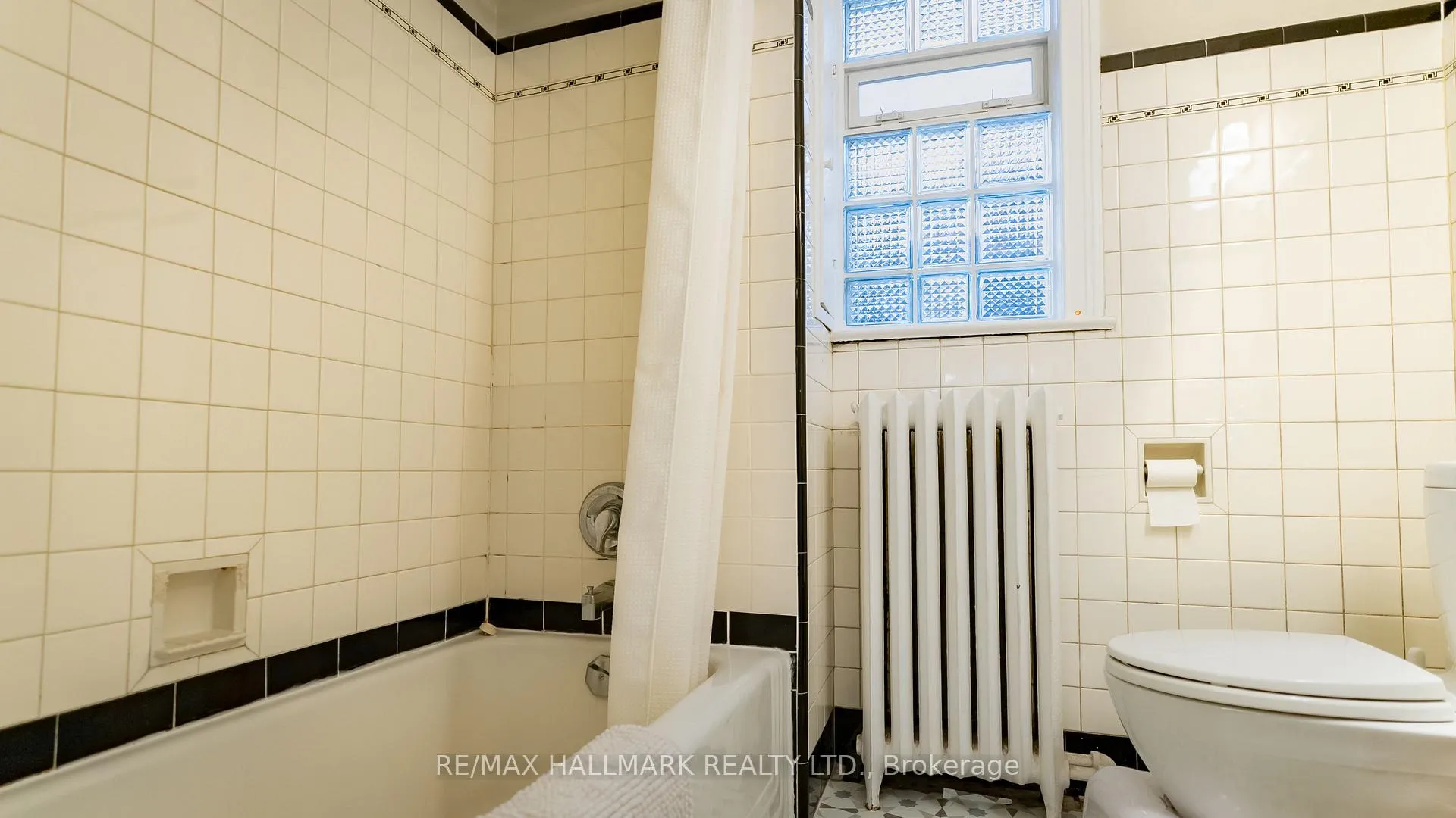 Photo 23 of Unit Upper, 218 Rusholme Road, Toronto, Dufferin Grove — HOMEH