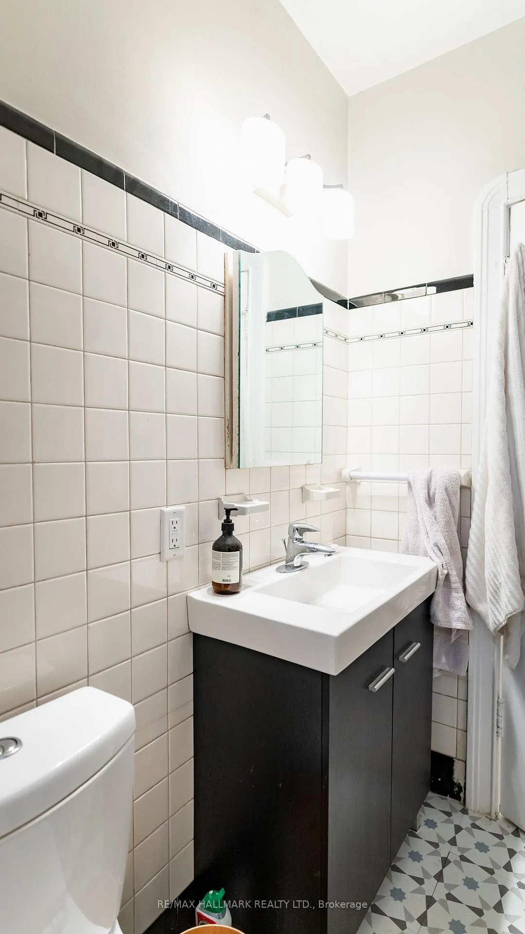 Photo 24 of Unit Upper, 218 Rusholme Road, Toronto, Dufferin Grove — HOMEH