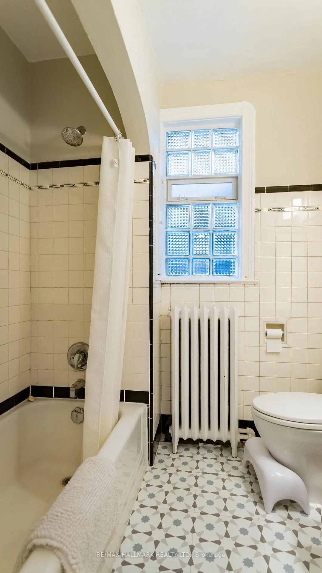 Photo 25 of Unit Upper, 218 Rusholme Road, Toronto, Dufferin Grove — HOMEH