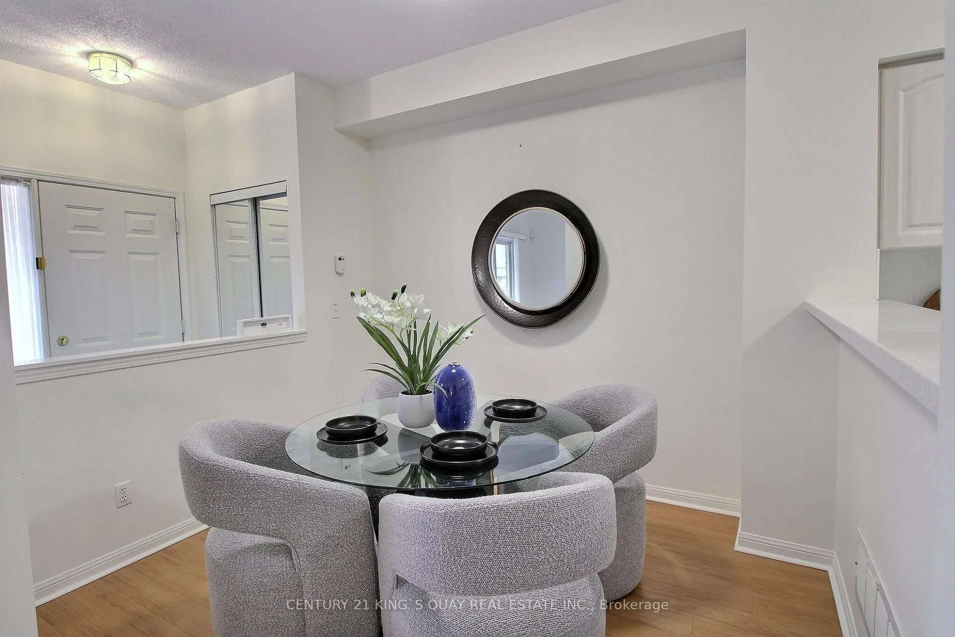 Photo 3 of Unit 23A, 2 Alpen Way, Markham, Unionville — HOMEH
