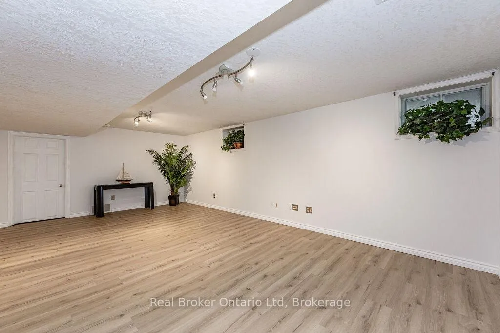 Photo 5 of Unit Lower, 195 Edinburgh Road S, Guelph, Dovercliffe Park/Old University — HOMEH
