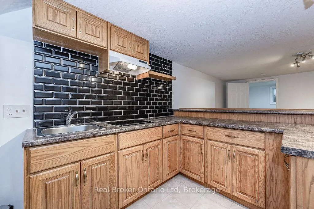 Photo 12 of Unit Lower, 195 Edinburgh Road S, Guelph, Dovercliffe Park/Old University — HOMEH