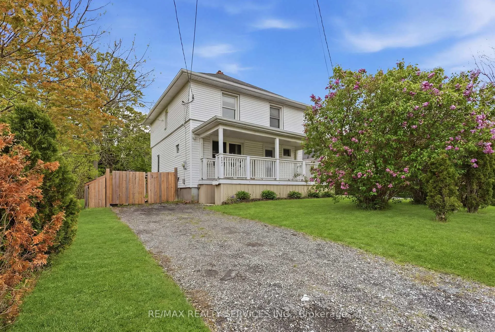 Photo 2 of 5292 Bridge Street, Niagara Falls, Cherrywood — HOMEH