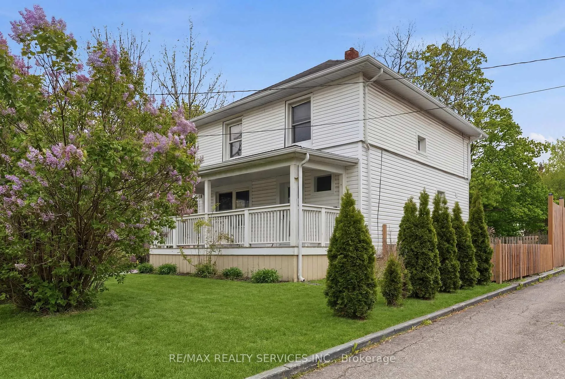 Photo 3 of 5292 Bridge Street, Niagara Falls, Cherrywood — HOMEH