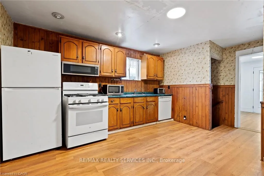 Photo 7 of 5292 Bridge Street, Niagara Falls, Cherrywood — HOMEH