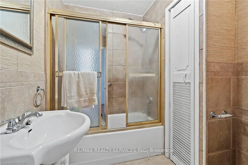 Photo 8 of 5292 Bridge Street, Niagara Falls, Cherrywood — HOMEH