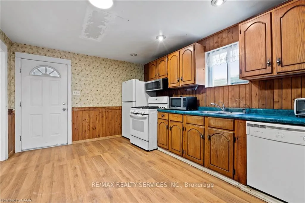 Photo 9 of 5292 Bridge Street, Niagara Falls, Cherrywood — HOMEH