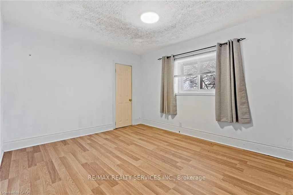 Photo 10 of 5292 Bridge Street, Niagara Falls, Cherrywood — HOMEH
