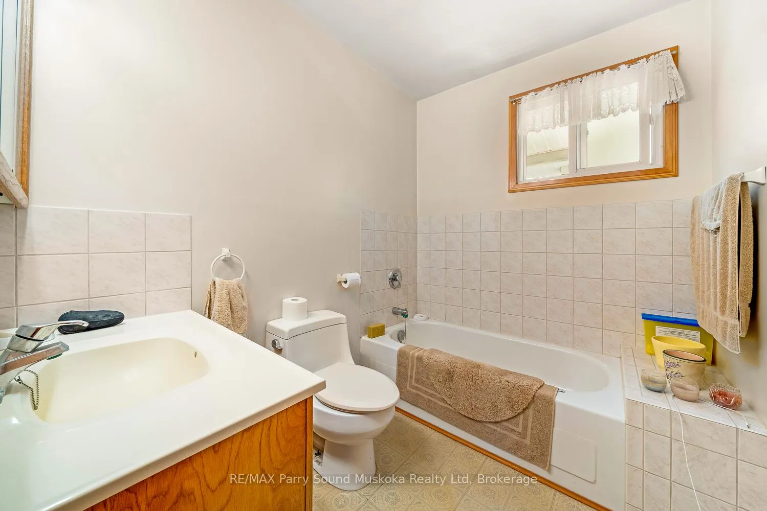 Photo 37 of 86 Lakeside Crescent, McKellar — HOMEH