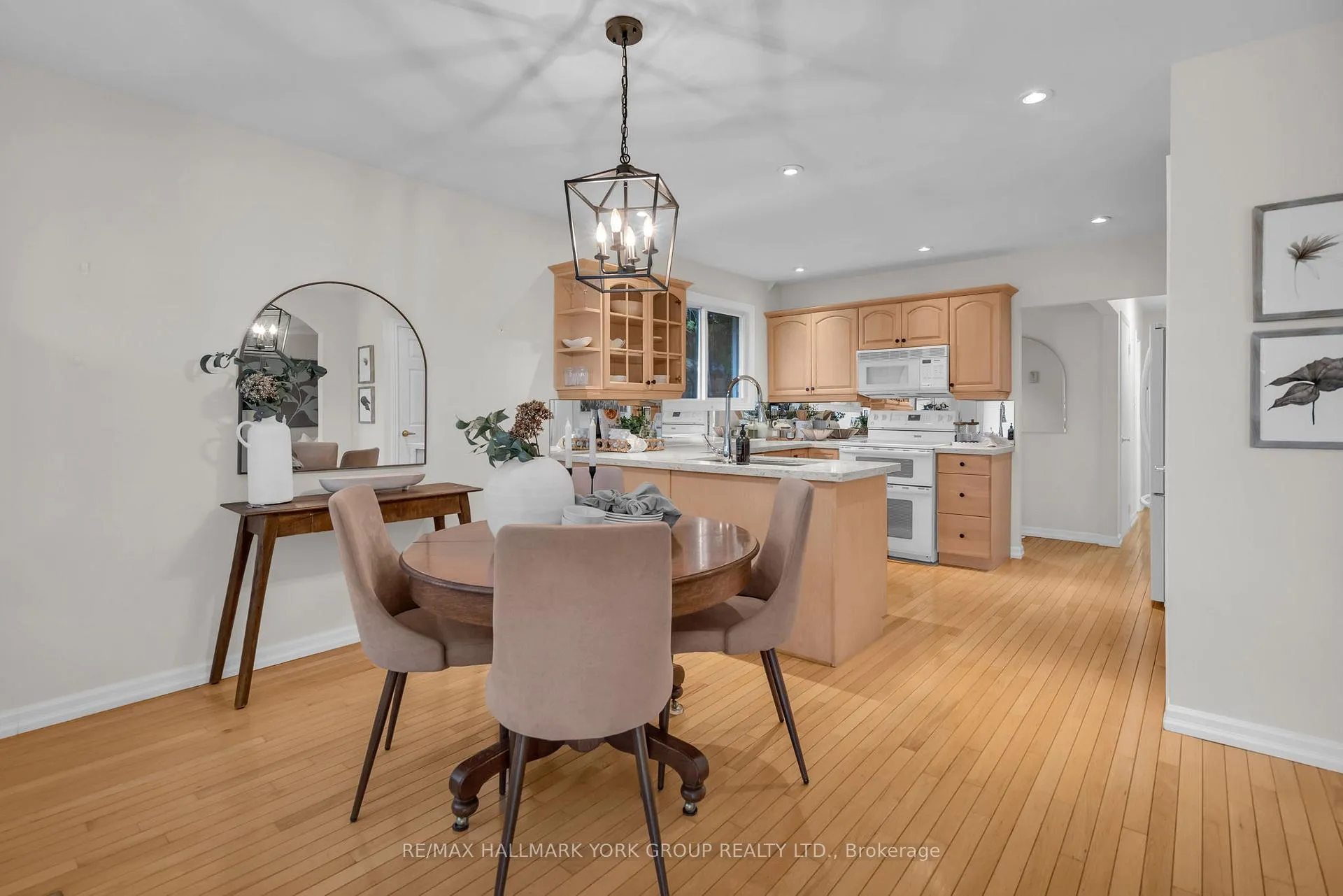Photo 4 of 44 Kemano Road, Aurora, Aurora Heights — HOMEH