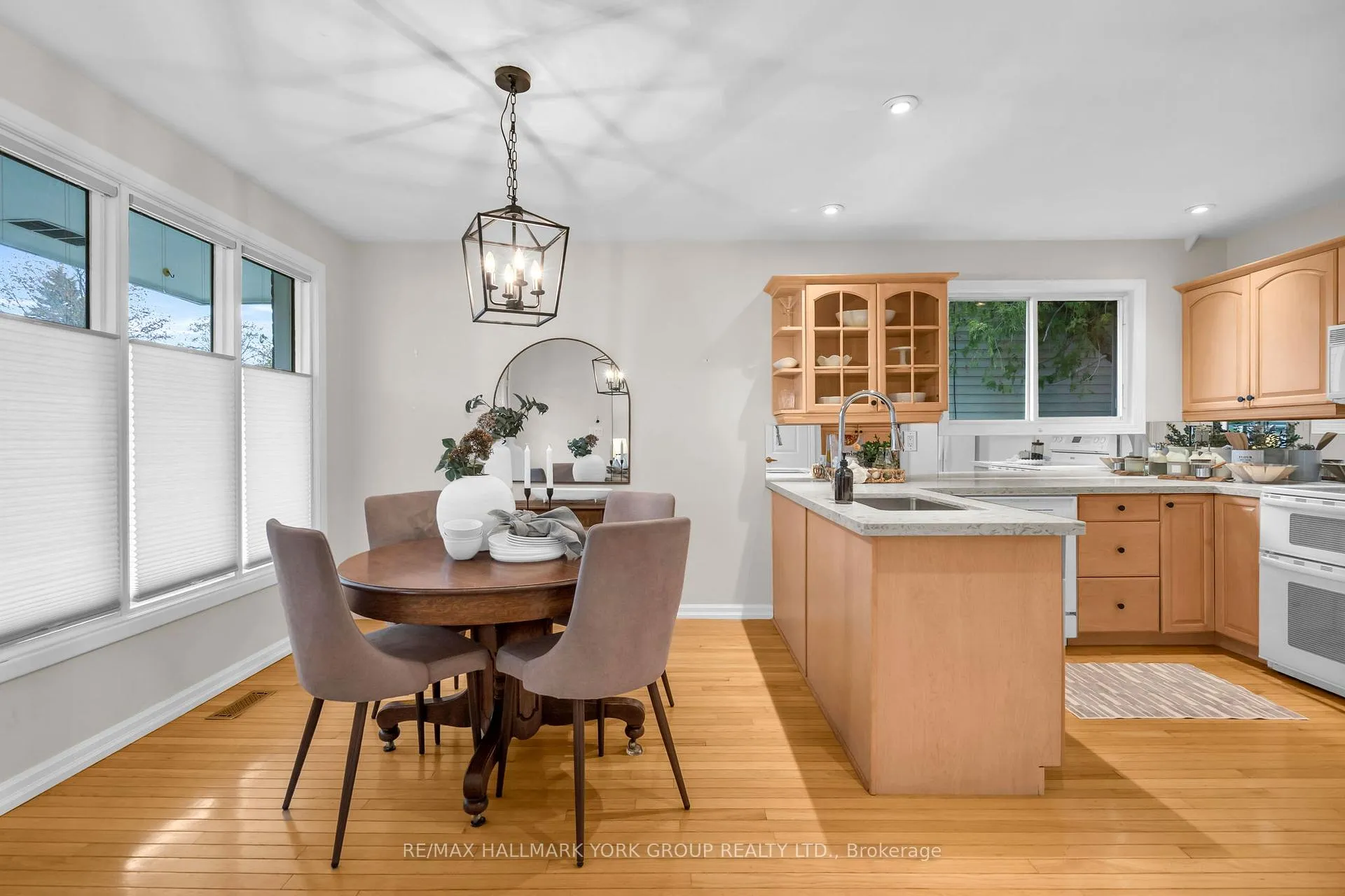 Photo 6 of 44 Kemano Road, Aurora, Aurora Heights — HOMEH