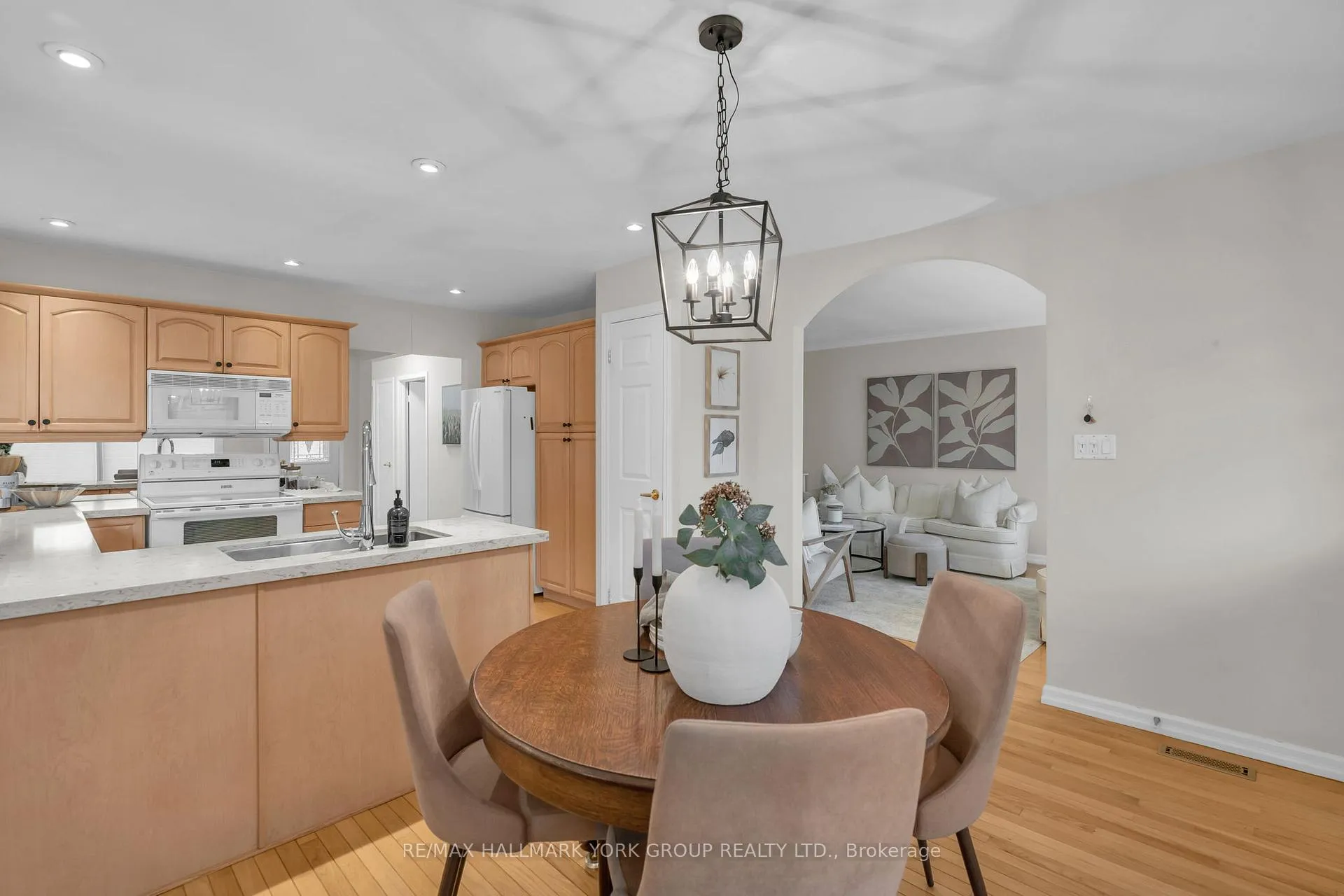 Photo 7 of 44 Kemano Road, Aurora, Aurora Heights — HOMEH