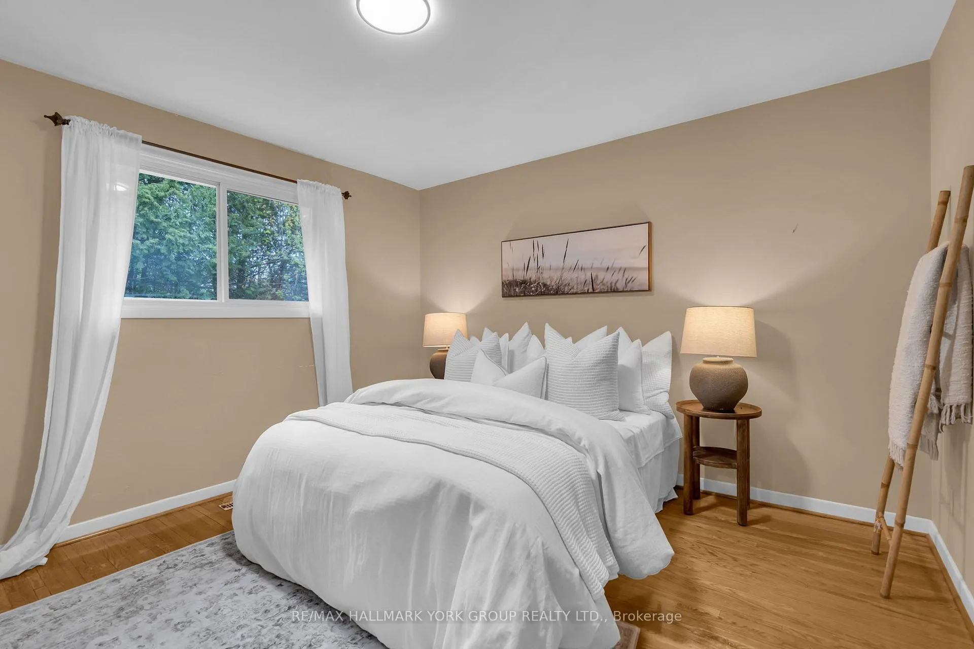 Photo 16 of 44 Kemano Road, Aurora, Aurora Heights — HOMEH