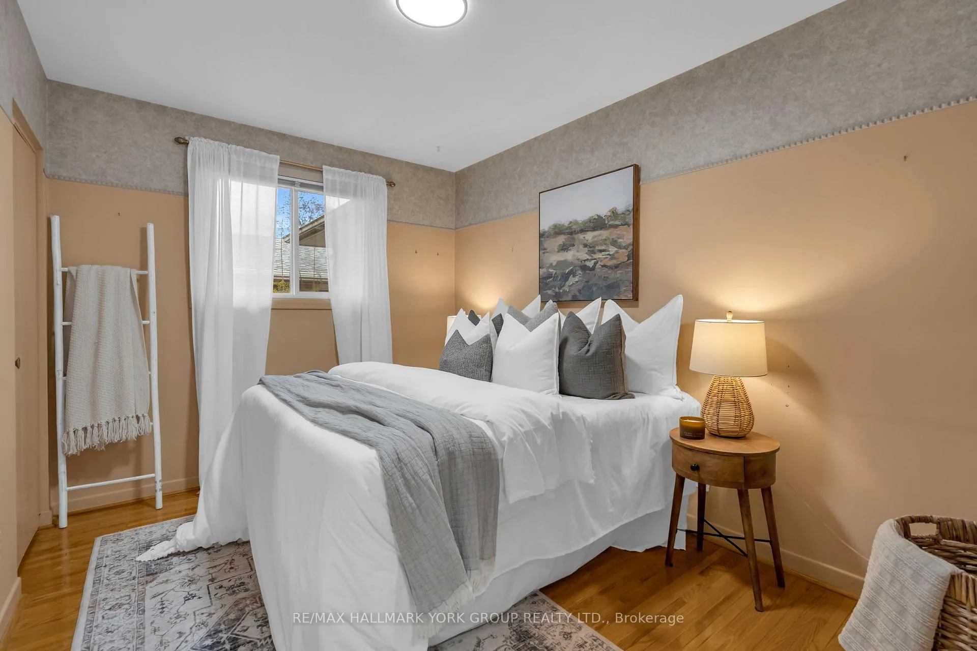 Photo 18 of 44 Kemano Road, Aurora, Aurora Heights — HOMEH