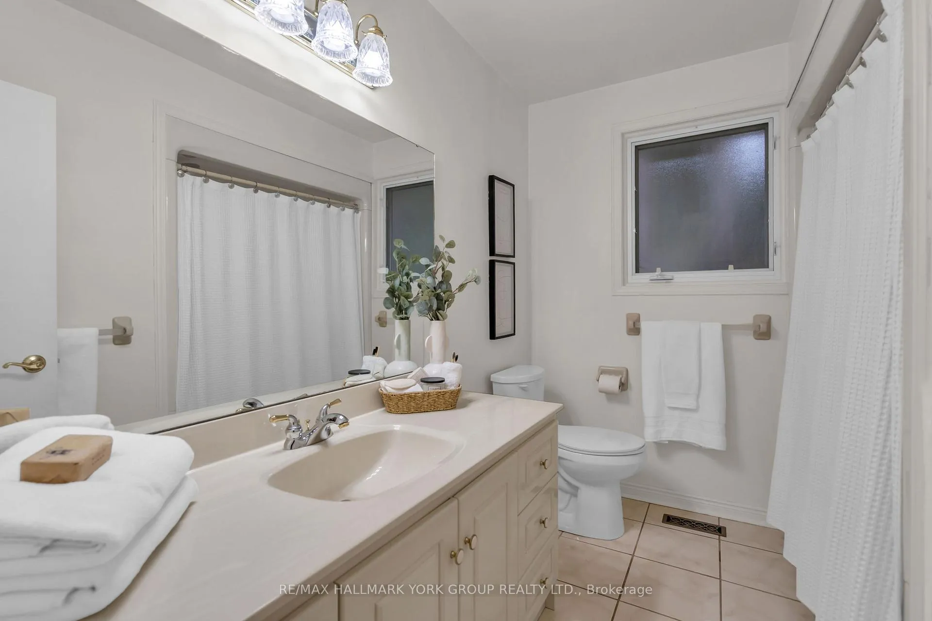 Photo 21 of 44 Kemano Road, Aurora, Aurora Heights — HOMEH