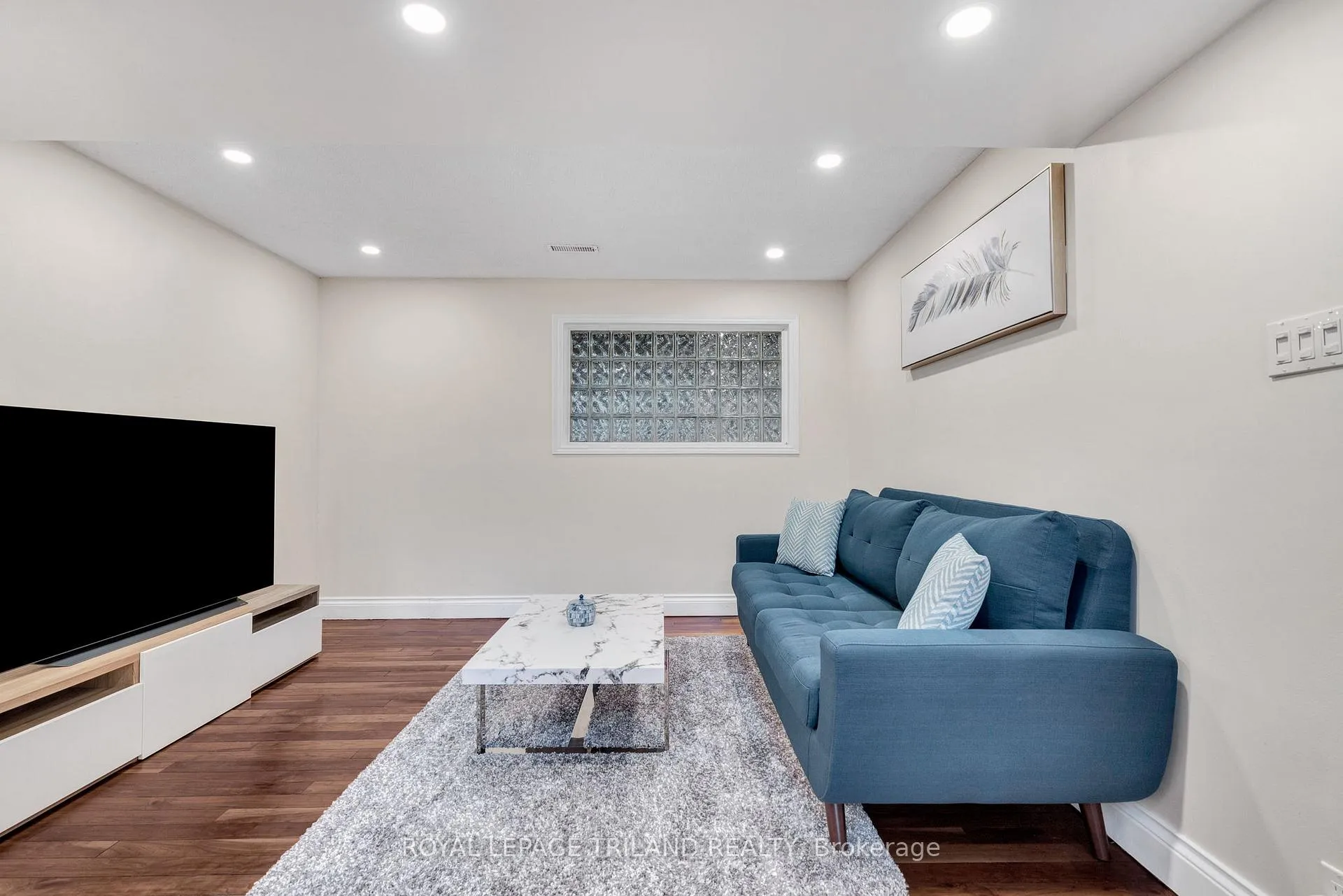 Photo 10 of 24 Beechmount Crescent, London, South X — HOMEH