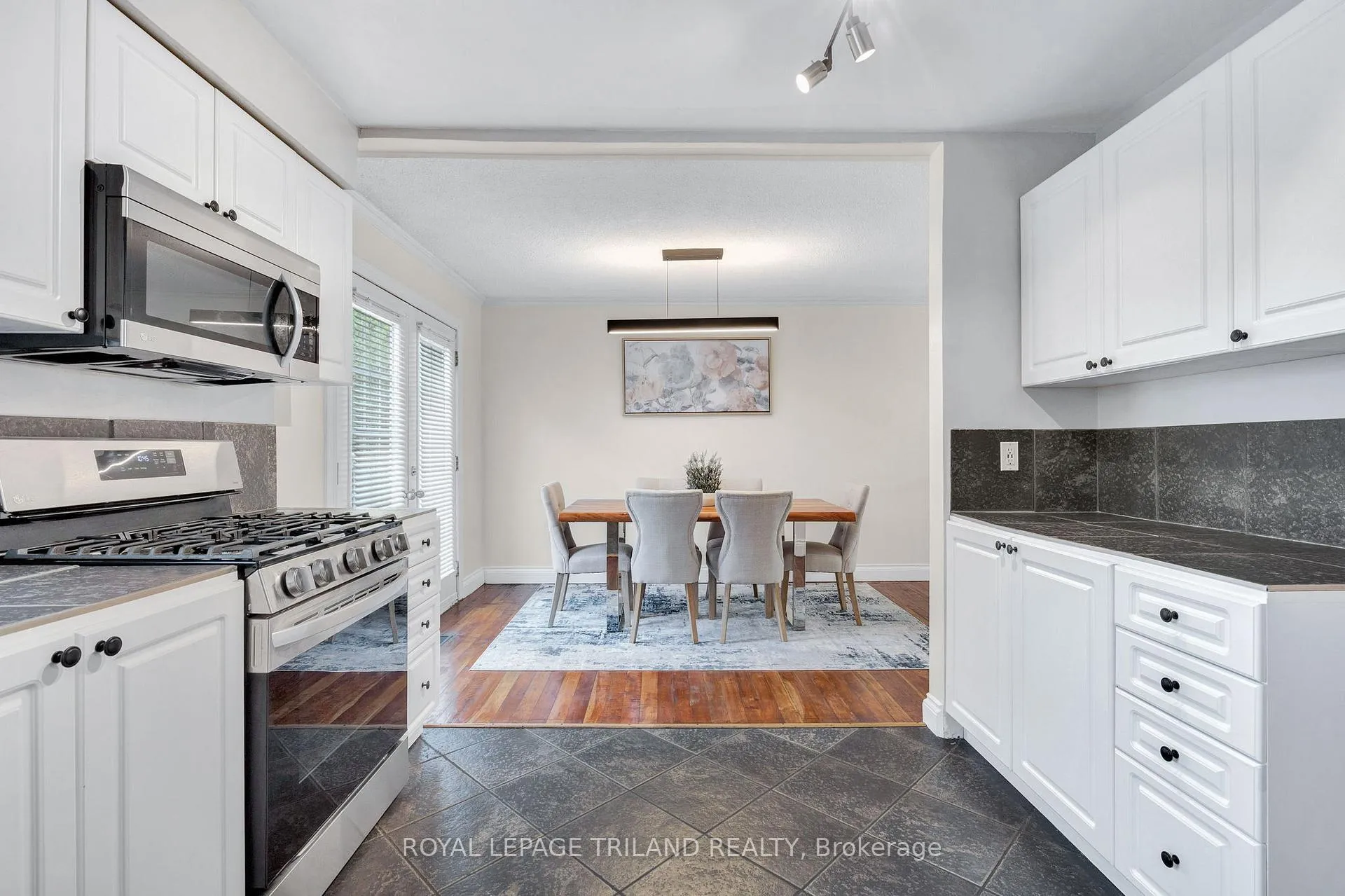 Photo 17 of 24 Beechmount Crescent, London, South X — HOMEH