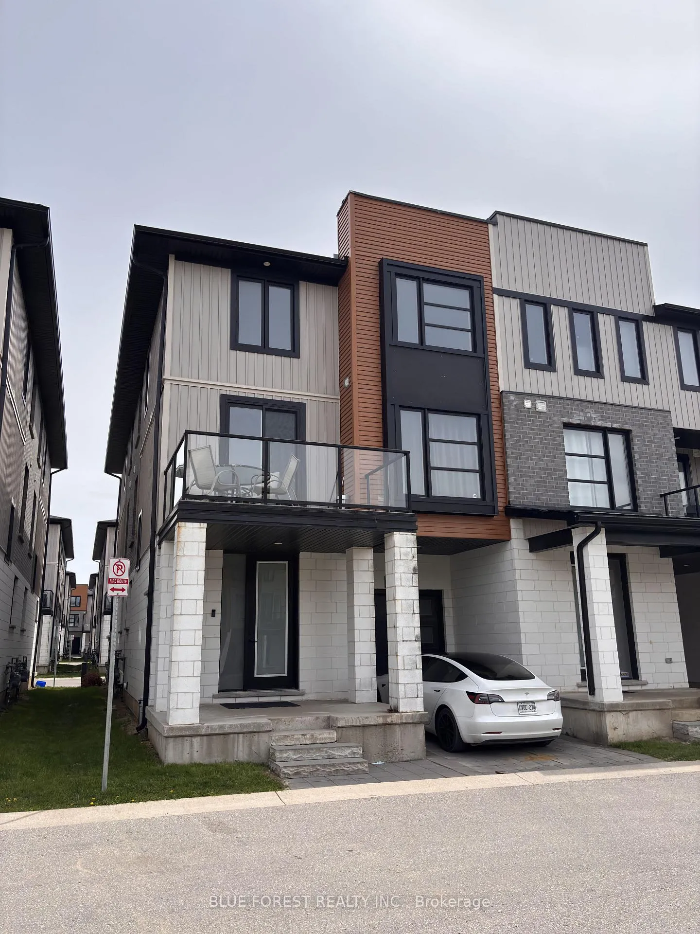 Photo 1 of Unit 933, 933 Manhattan Way, London, North M — HOMEH