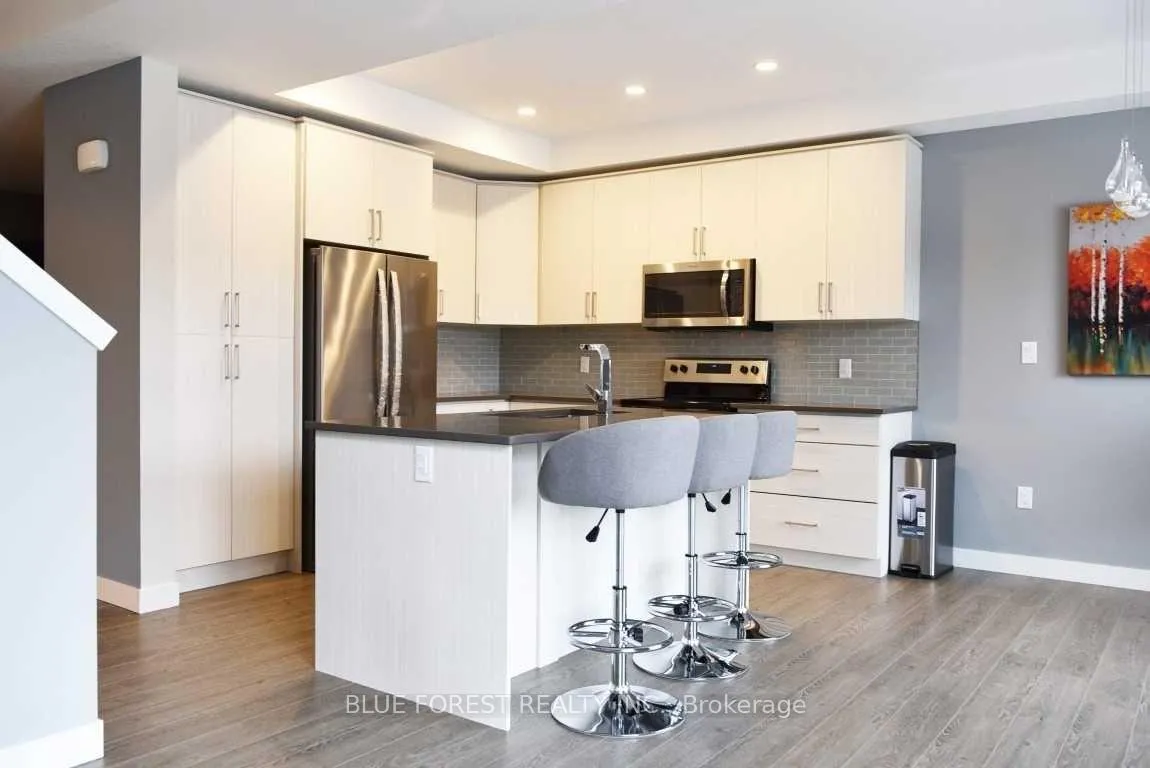 Photo 3 of Unit 933, 933 Manhattan Way, London, North M — HOMEH