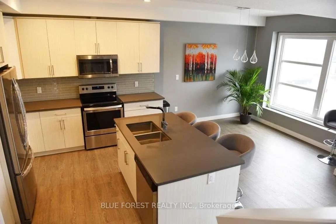 Photo 4 of Unit 933, 933 Manhattan Way, London, North M — HOMEH