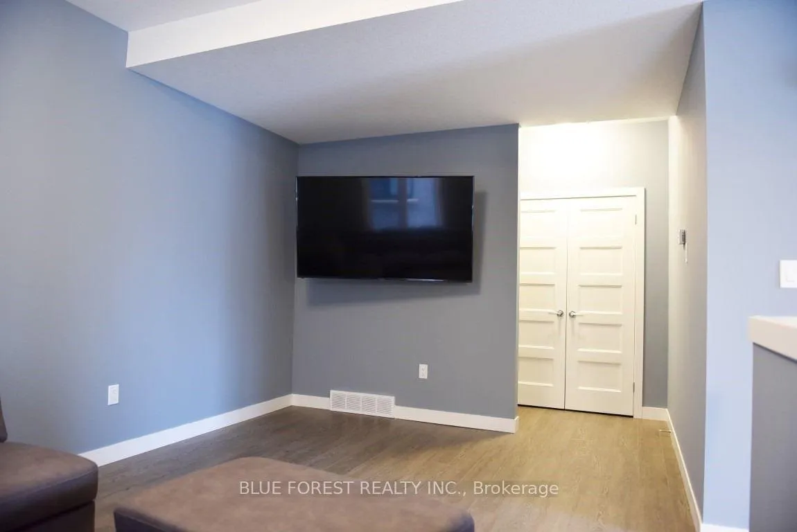Photo 5 of Unit 933, 933 Manhattan Way, London, North M — HOMEH