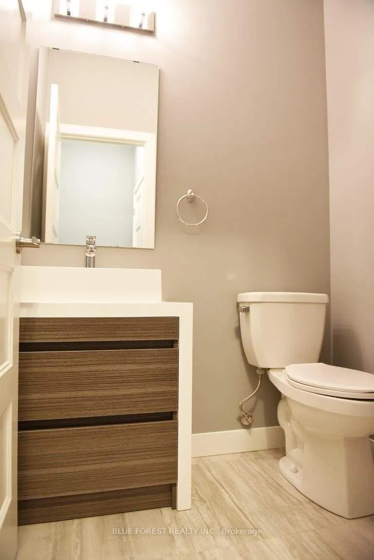 Photo 9 of Unit 933, 933 Manhattan Way, London, North M — HOMEH