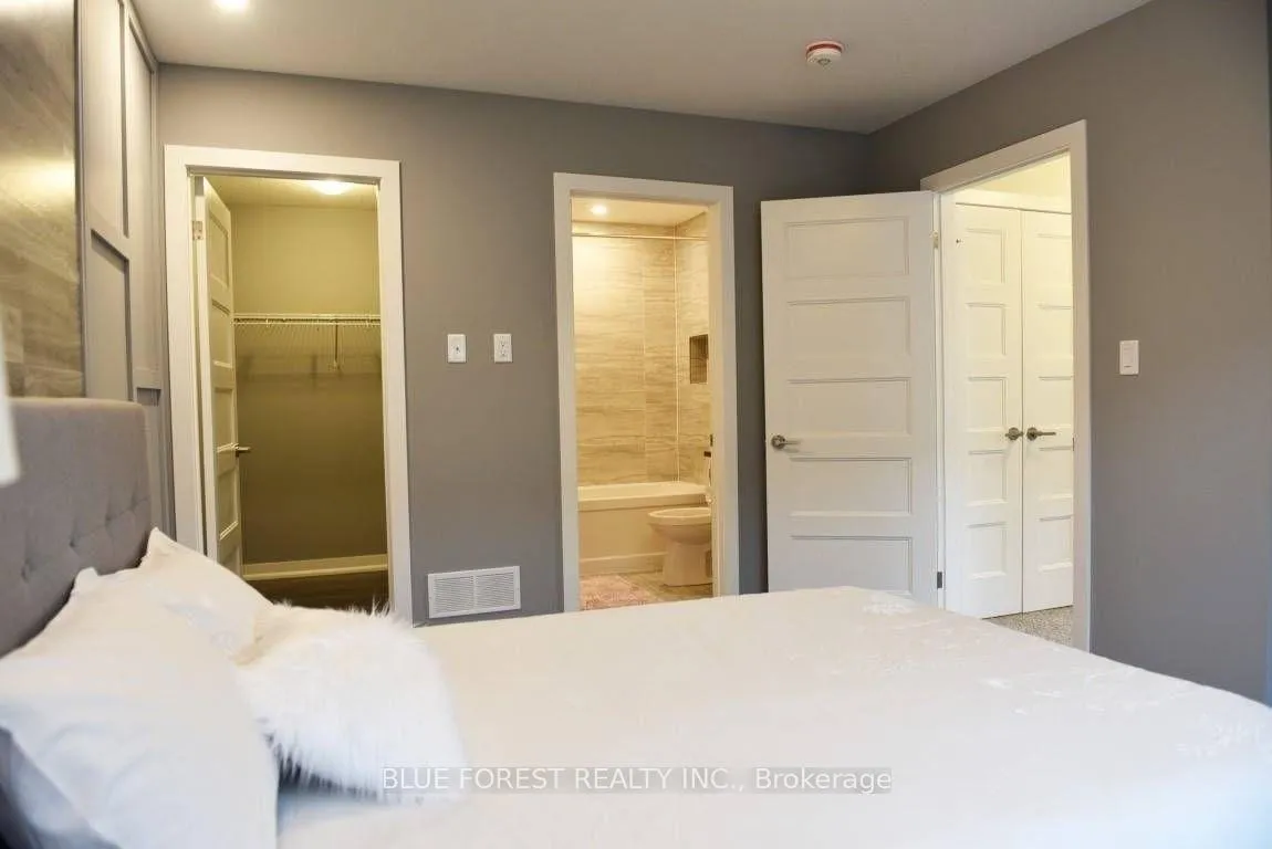 Photo 11 of Unit 933, 933 Manhattan Way, London, North M — HOMEH