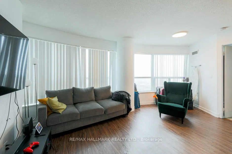 Photo 3 of Unit 911, 36 Lee Centre Drive, Scarborough, Woburn — HOMEH