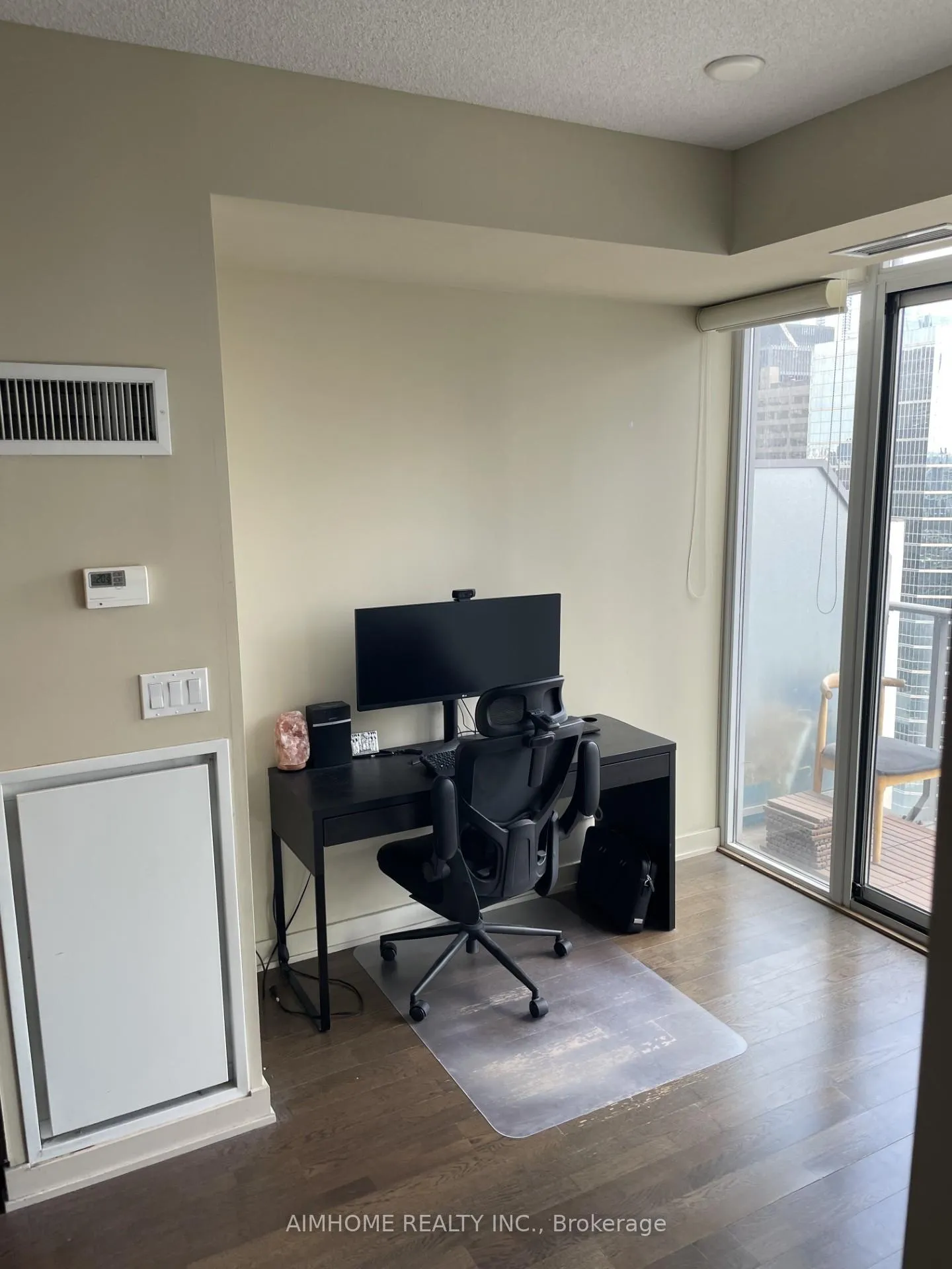 Photo 3 of Unit 2802, 126 Simcoe Street, Toronto, Waterfront Communities — HOMEH