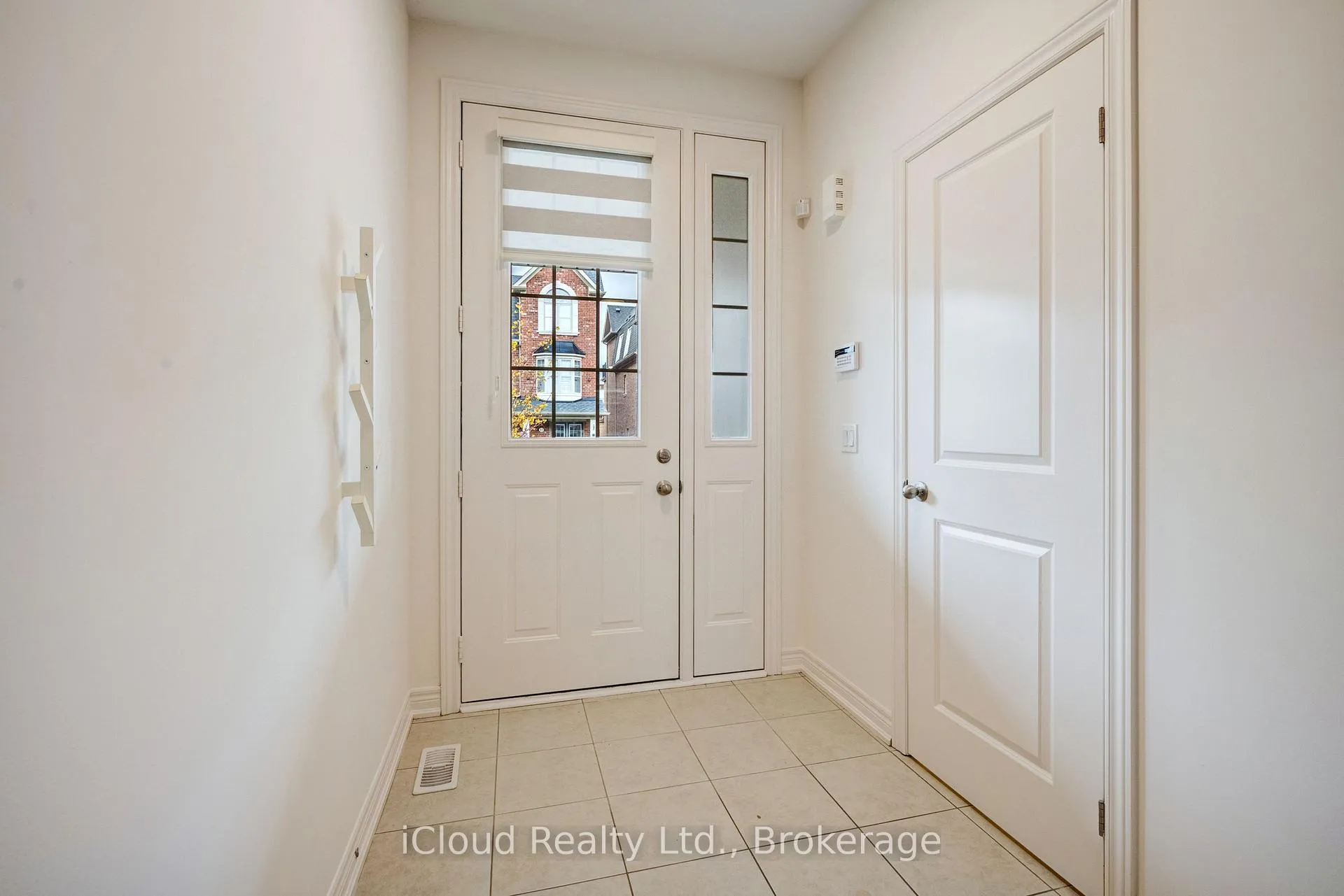 Photo 3 of 40 Fresnel Road, Brampton, Northwest Brampton — HOMEH