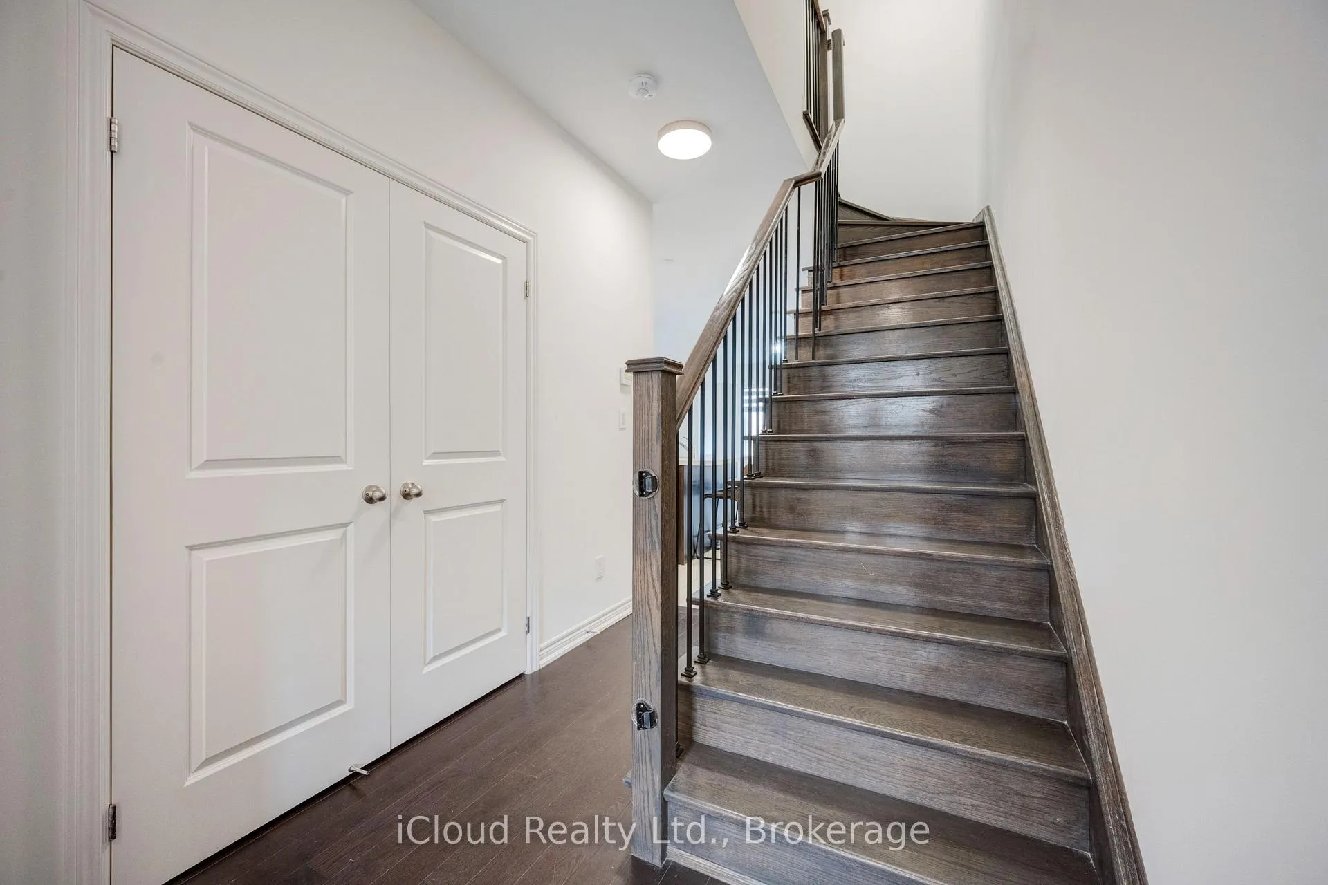 Photo 4 of 40 Fresnel Road, Brampton, Northwest Brampton — HOMEH