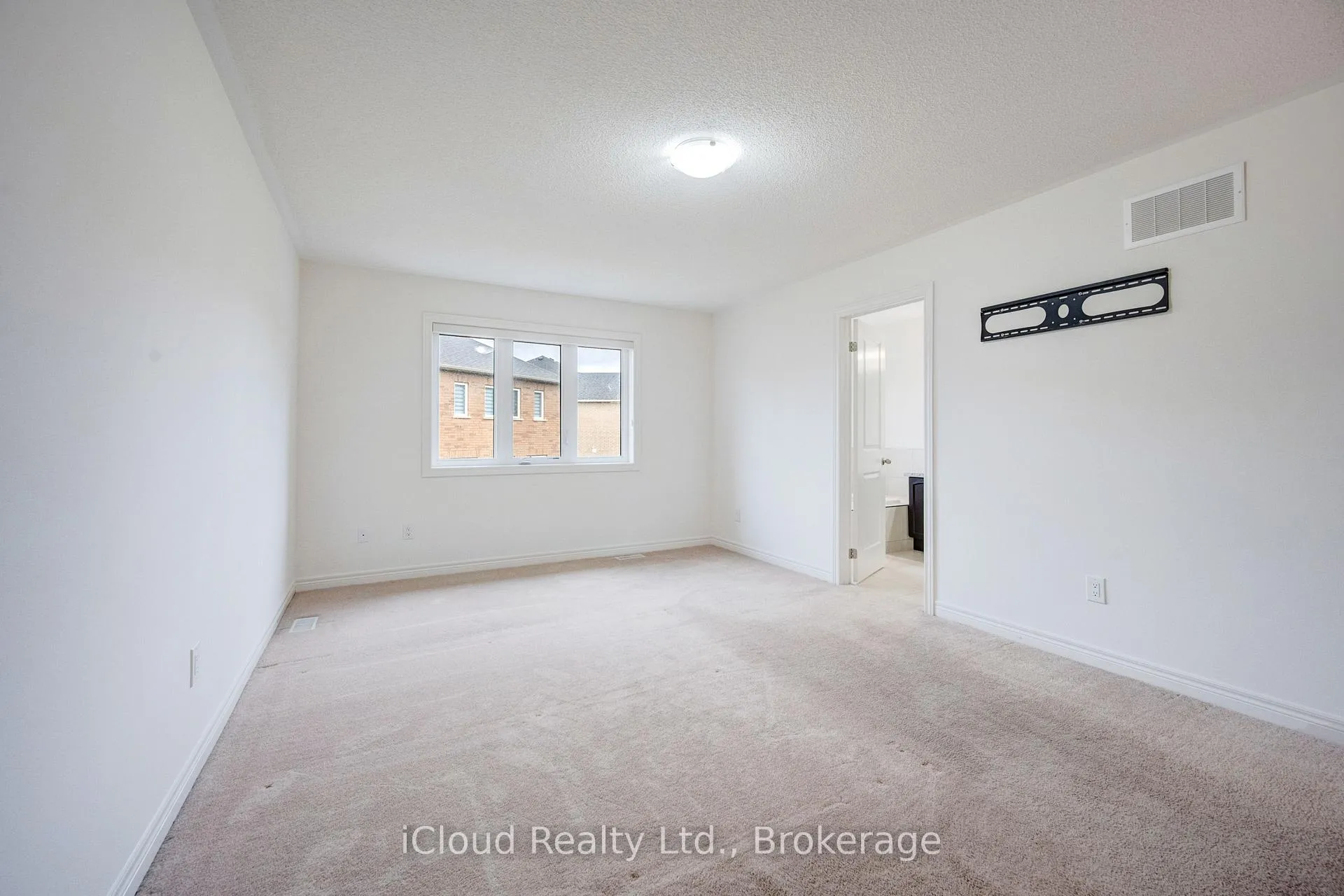 Photo 14 of 40 Fresnel Road, Brampton, Northwest Brampton — HOMEH