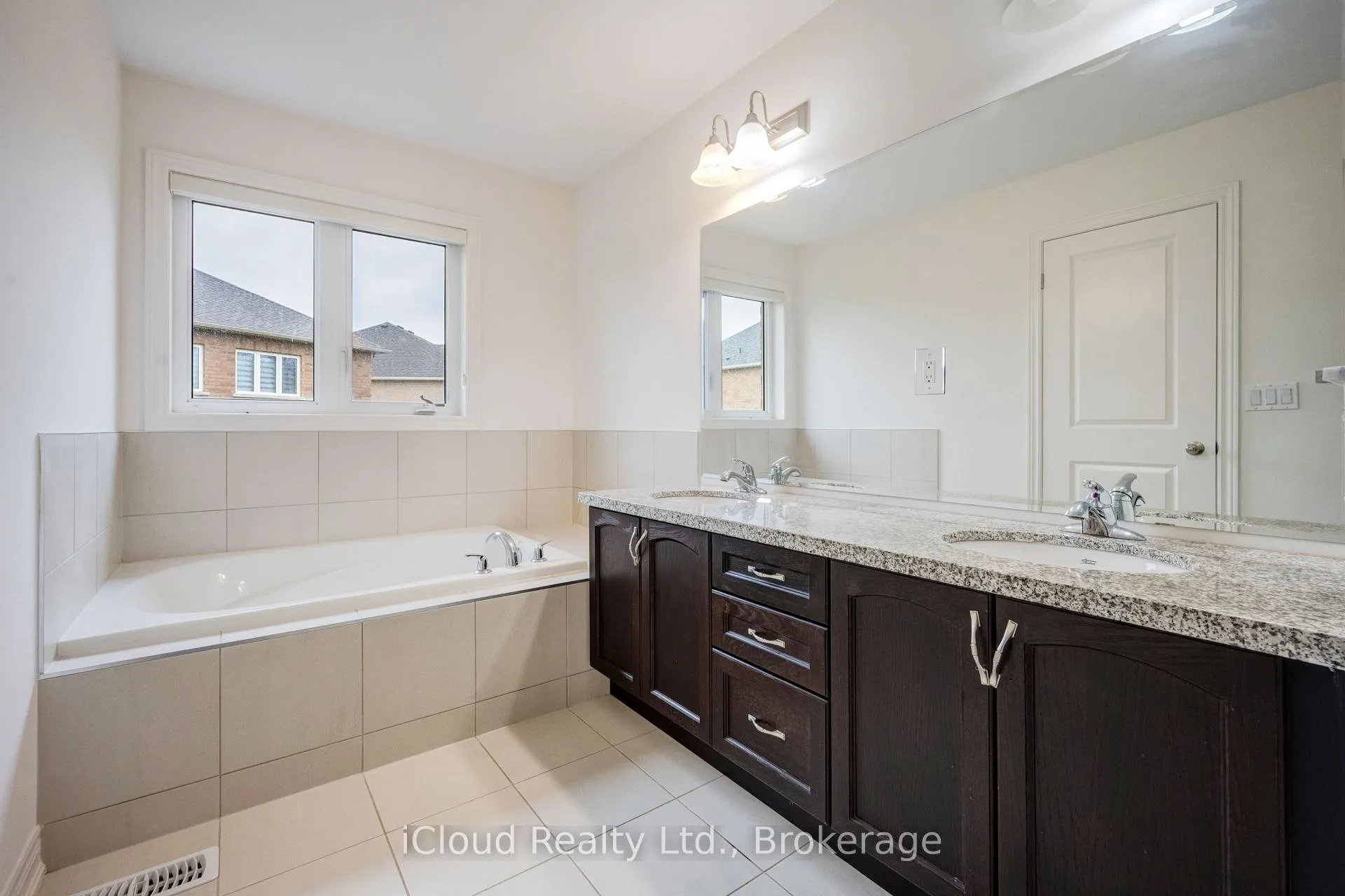 Photo 19 of 40 Fresnel Road, Brampton, Northwest Brampton — HOMEH