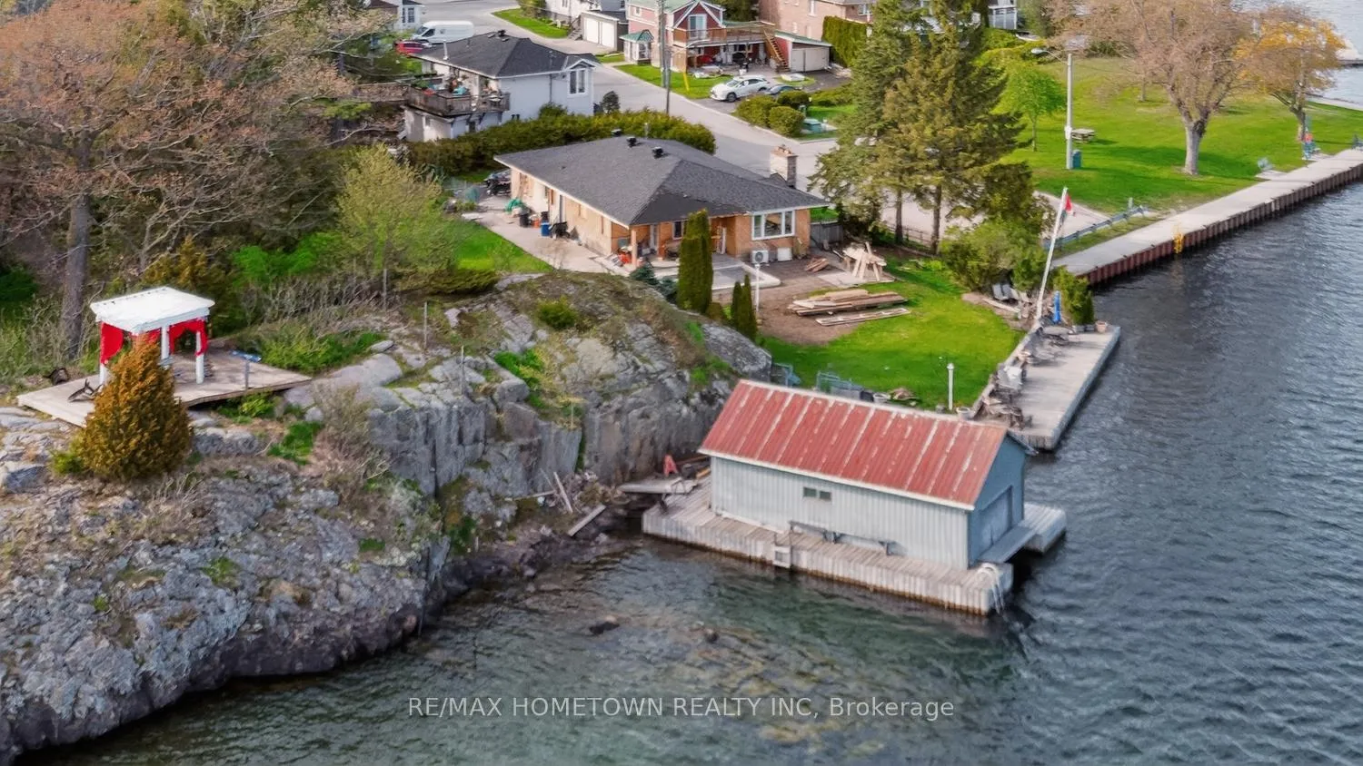 Photo 3 of 14 Thomas Street, Brockville — HOMEH