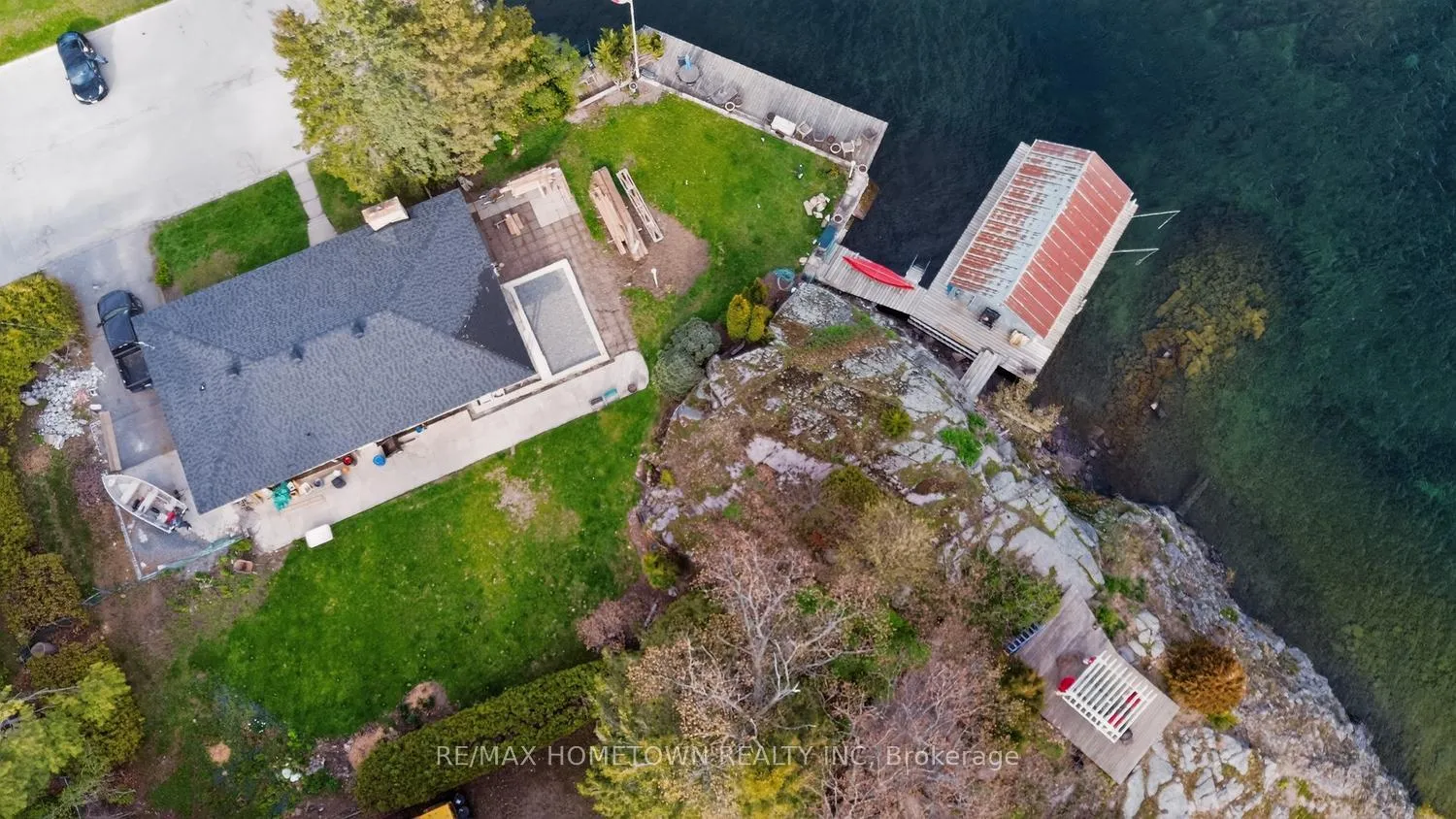 Photo 4 of 14 Thomas Street, Brockville — HOMEH