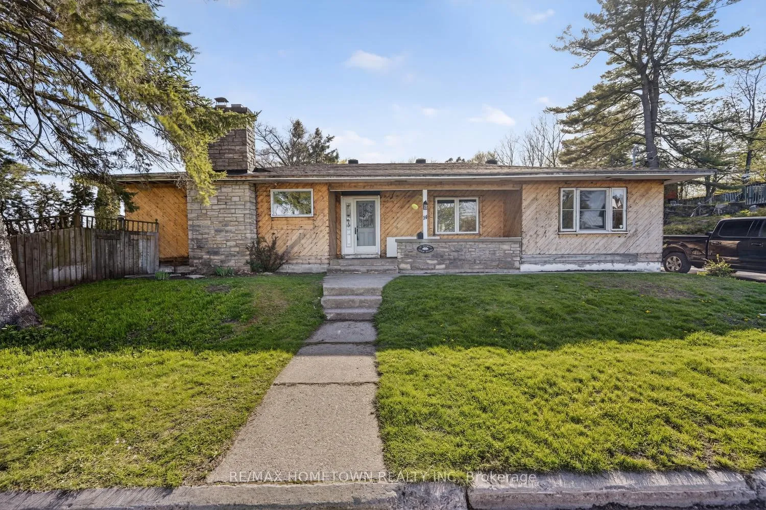 Photo 8 of 14 Thomas Street, Brockville — HOMEH