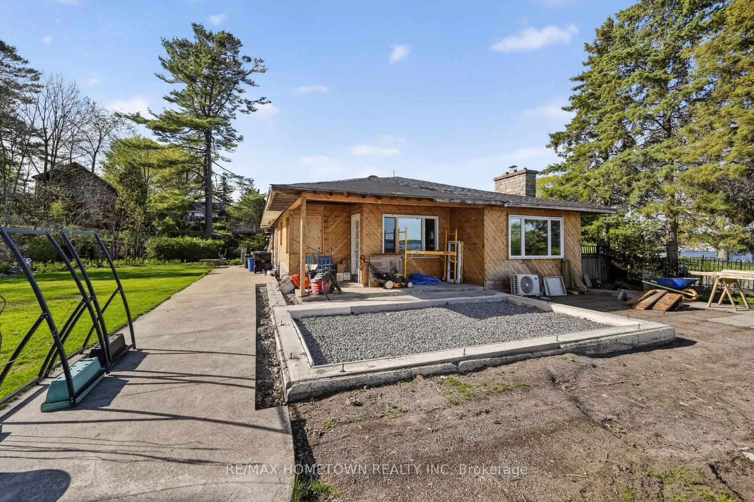 Photo 11 of 14 Thomas Street, Brockville — HOMEH