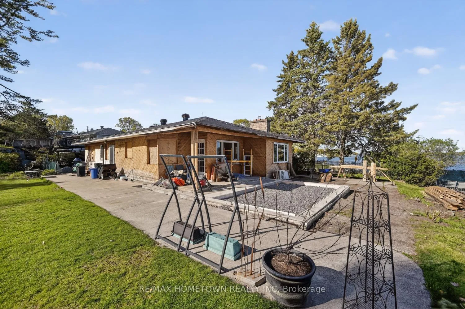 Photo 13 of 14 Thomas Street, Brockville — HOMEH