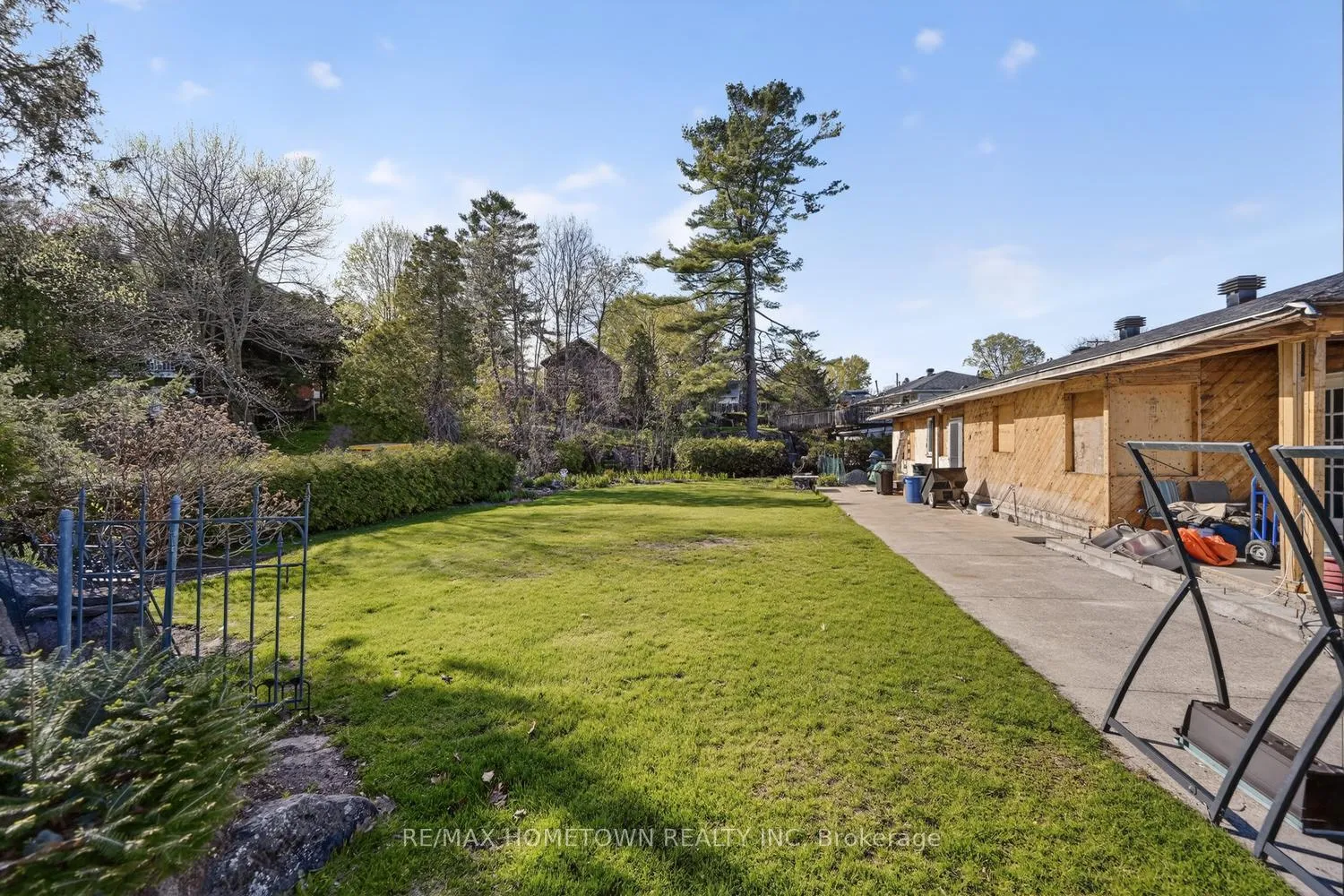 Photo 15 of 14 Thomas Street, Brockville — HOMEH