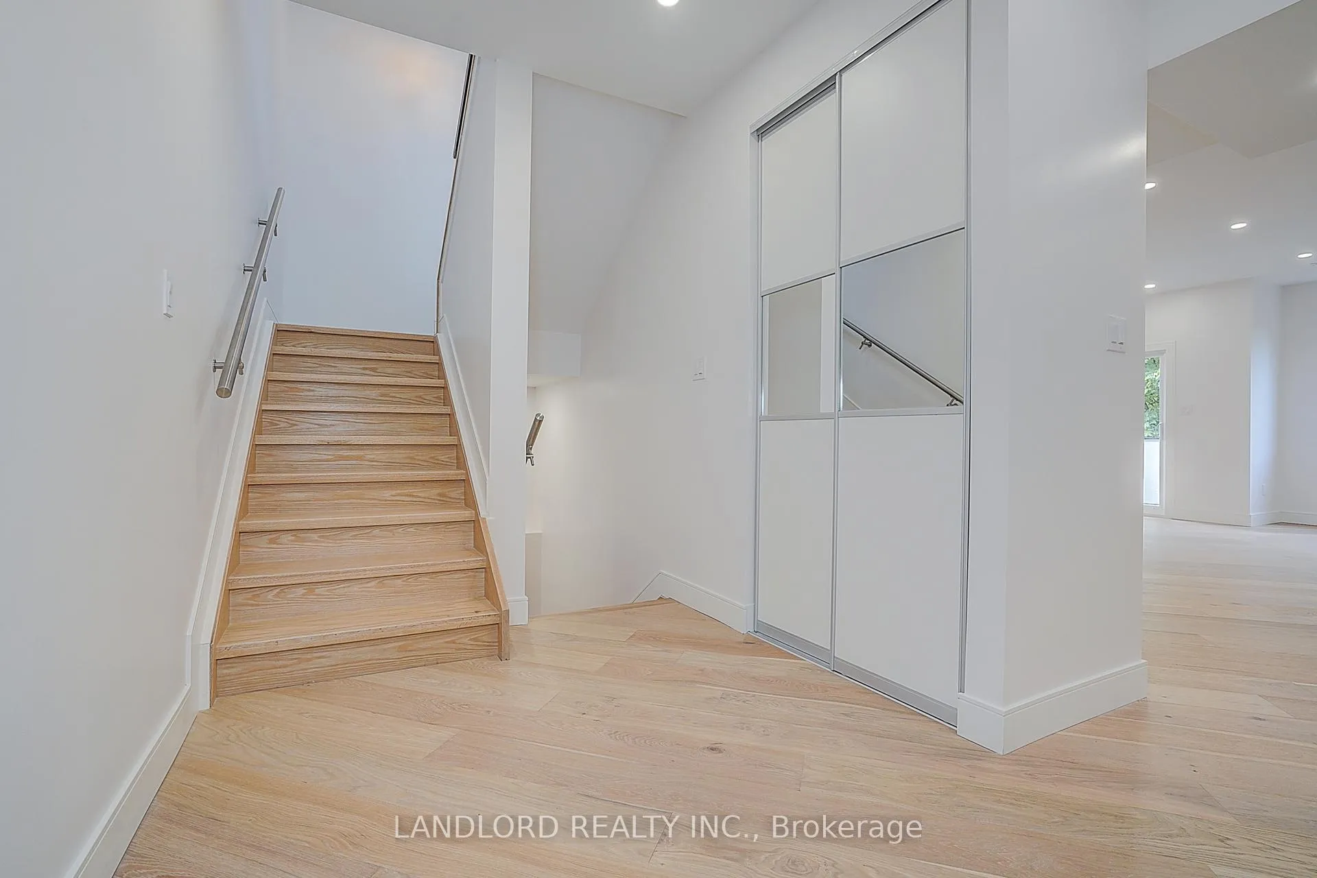 Photo 8 of Unit Unit 3, 1344 Pape Avenue, Toronto, Broadview North — HOMEH