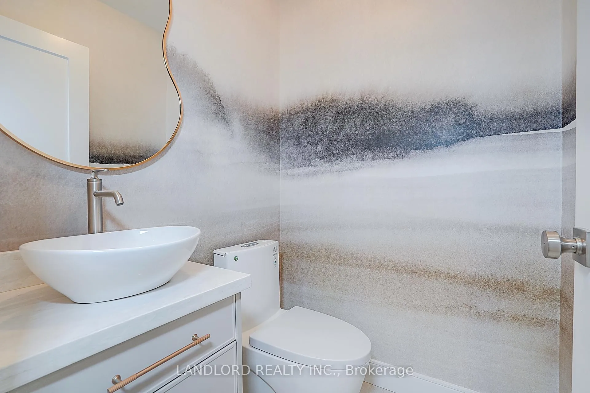 Photo 10 of Unit Unit 3, 1344 Pape Avenue, Toronto, Broadview North — HOMEH