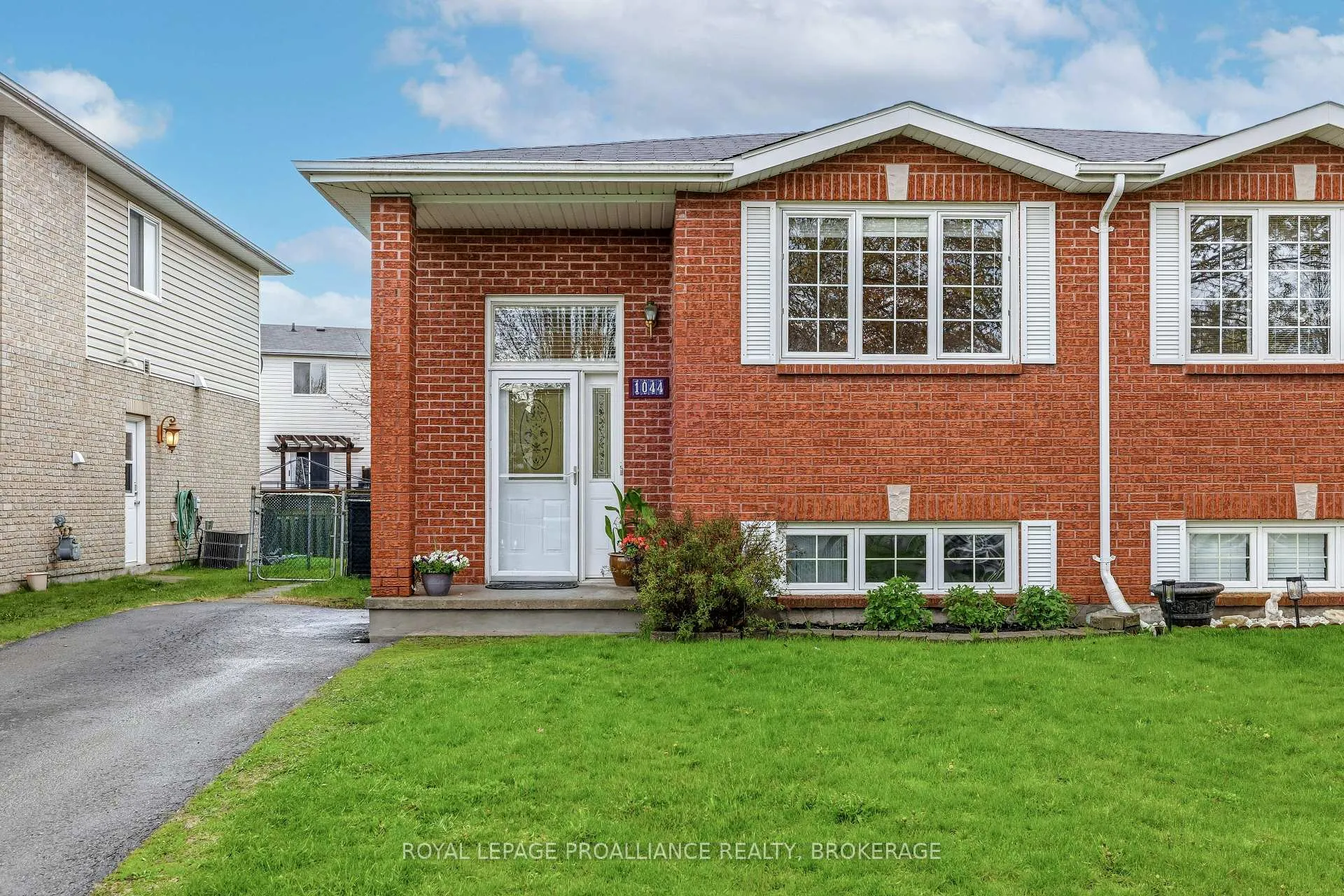 Photo 1 of 1044 Waterbury Crescent, Kingston, City Southwest — HOMEH
