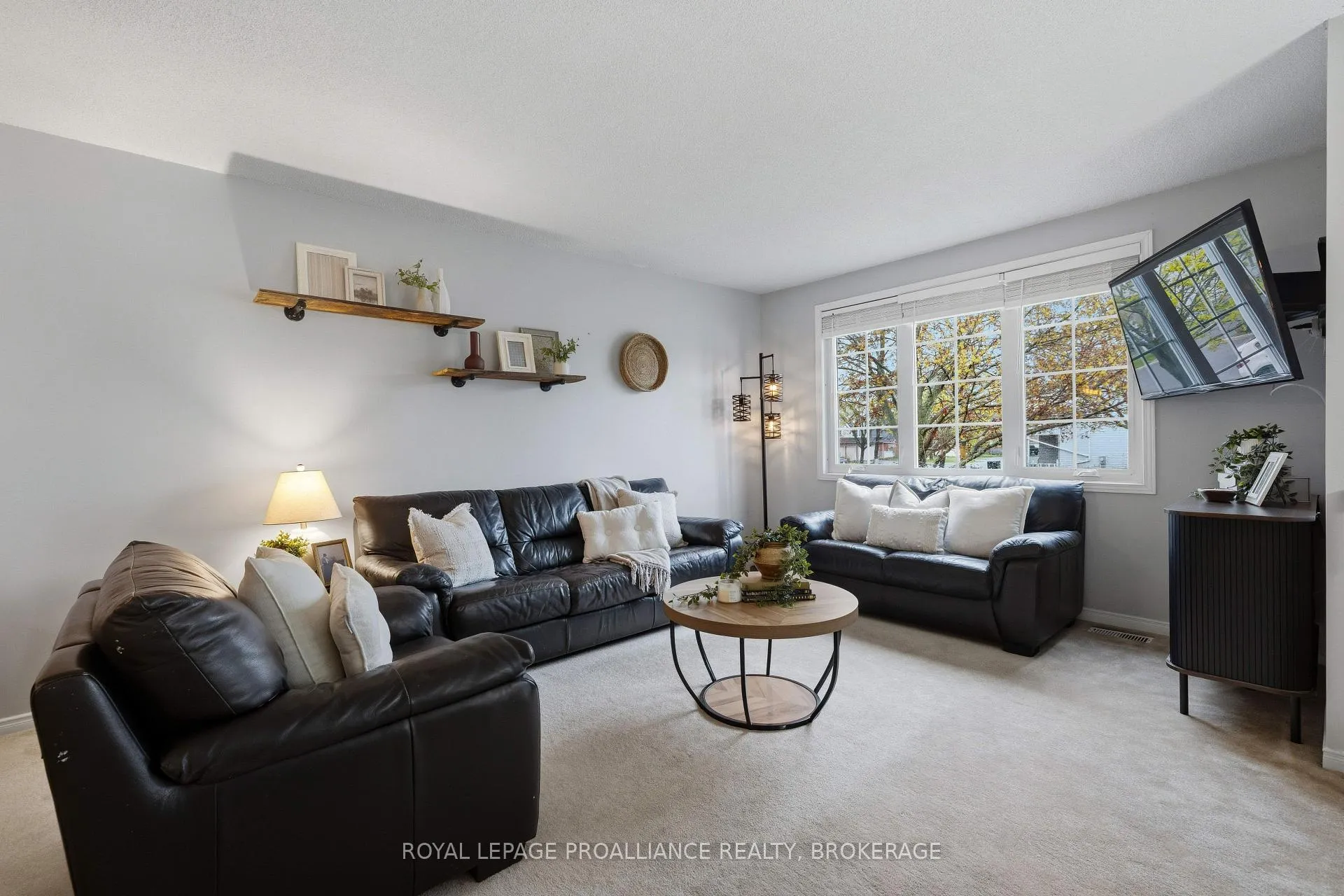 Photo 7 of 1044 Waterbury Crescent, Kingston, City Southwest — HOMEH
