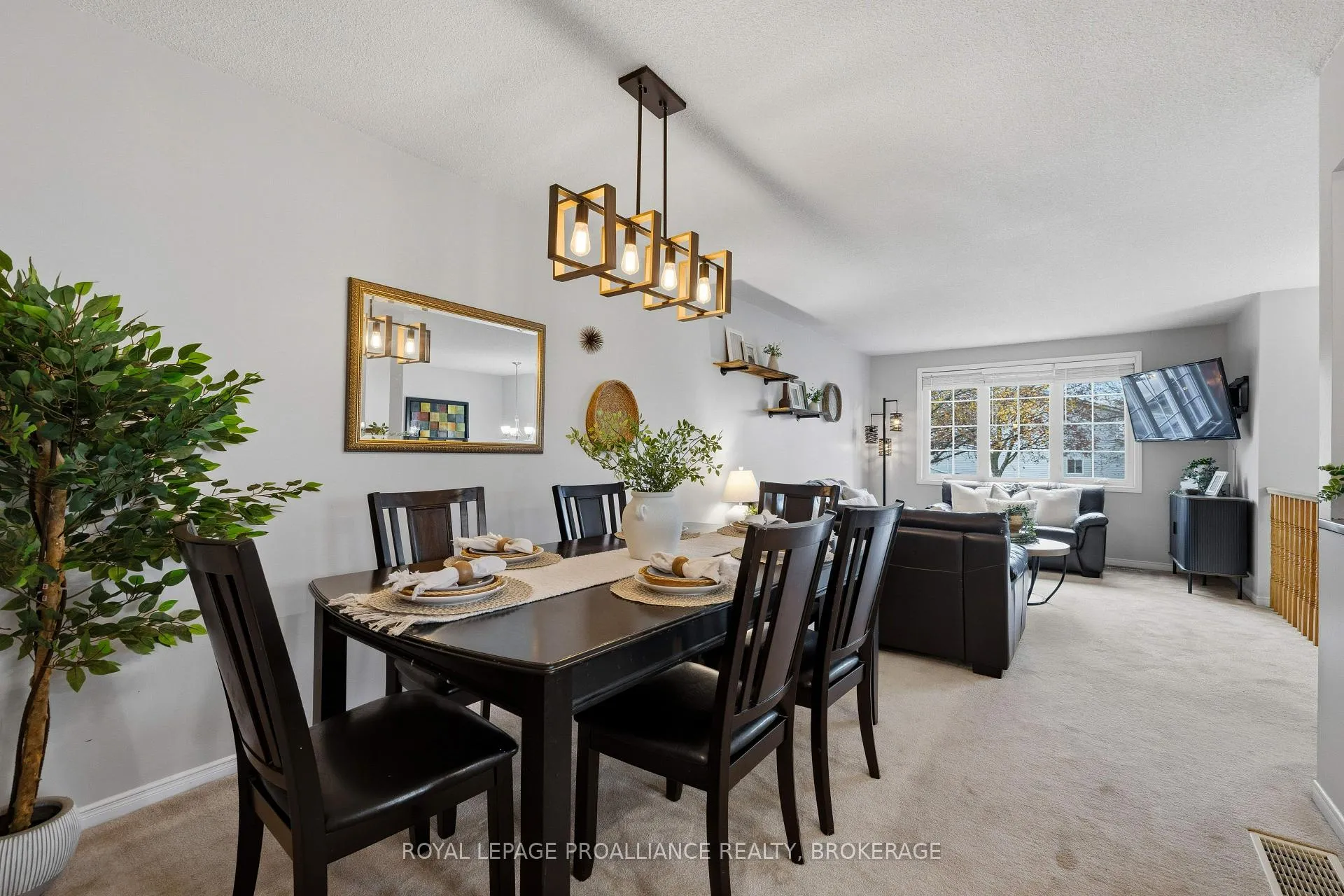 Photo 9 of 1044 Waterbury Crescent, Kingston, City Southwest — HOMEH