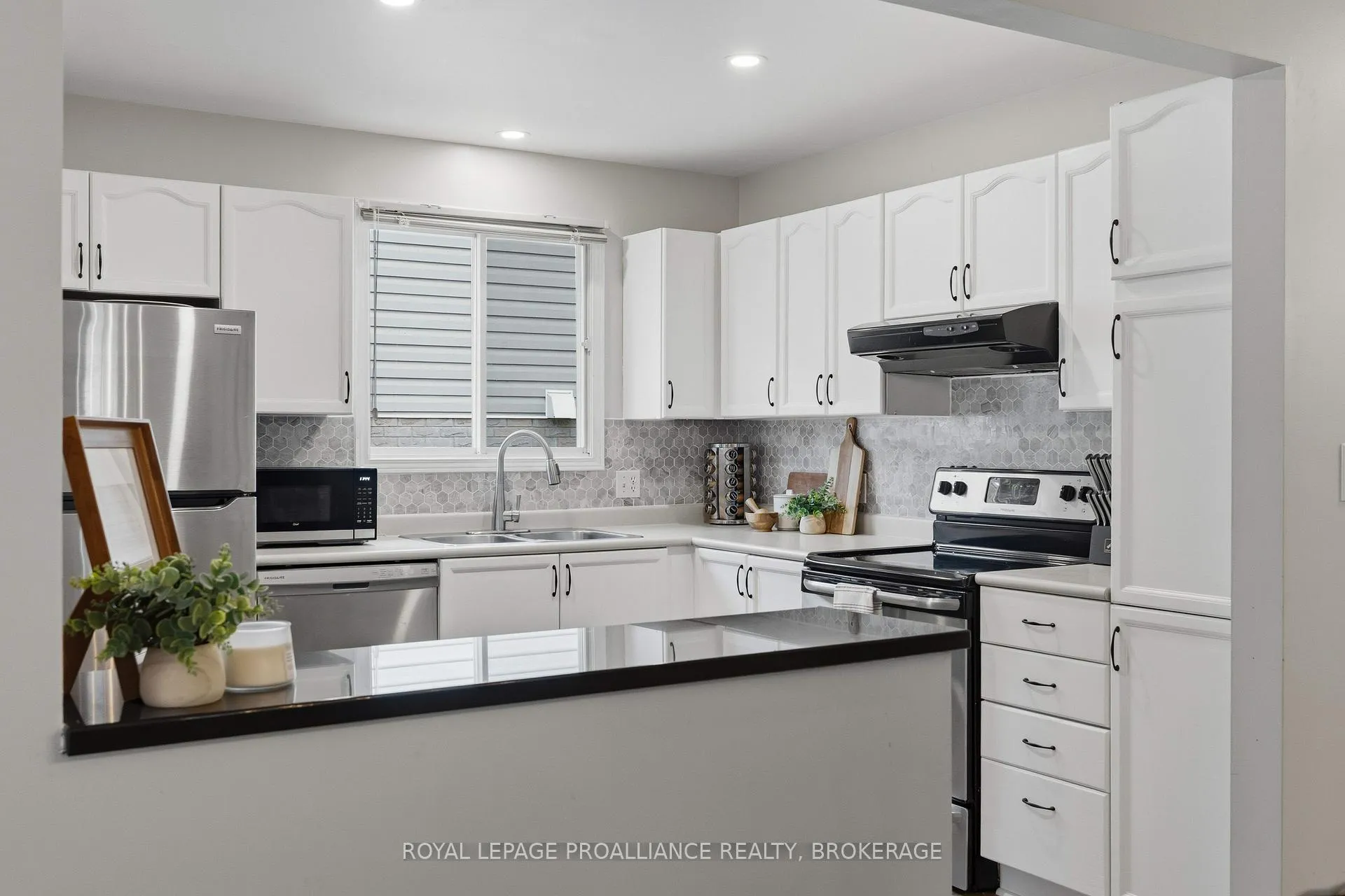 Photo 10 of 1044 Waterbury Crescent, Kingston, City Southwest — HOMEH