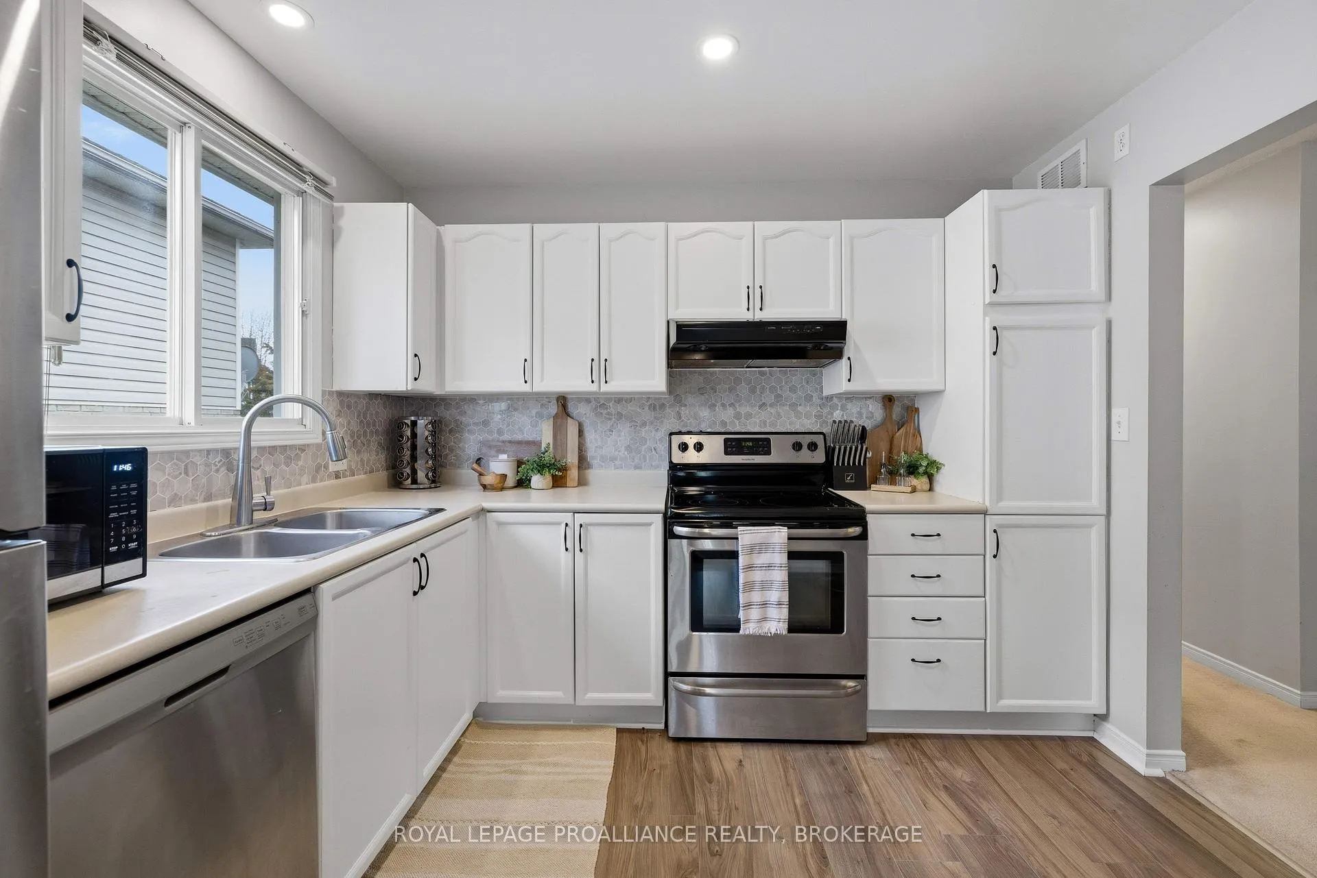 Photo 11 of 1044 Waterbury Crescent, Kingston, City Southwest — HOMEH