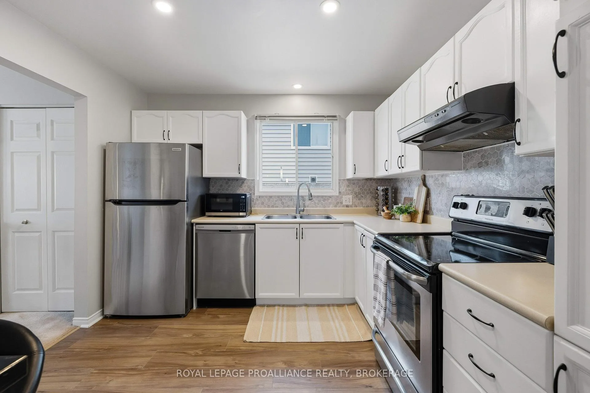 Photo 12 of 1044 Waterbury Crescent, Kingston, City Southwest — HOMEH
