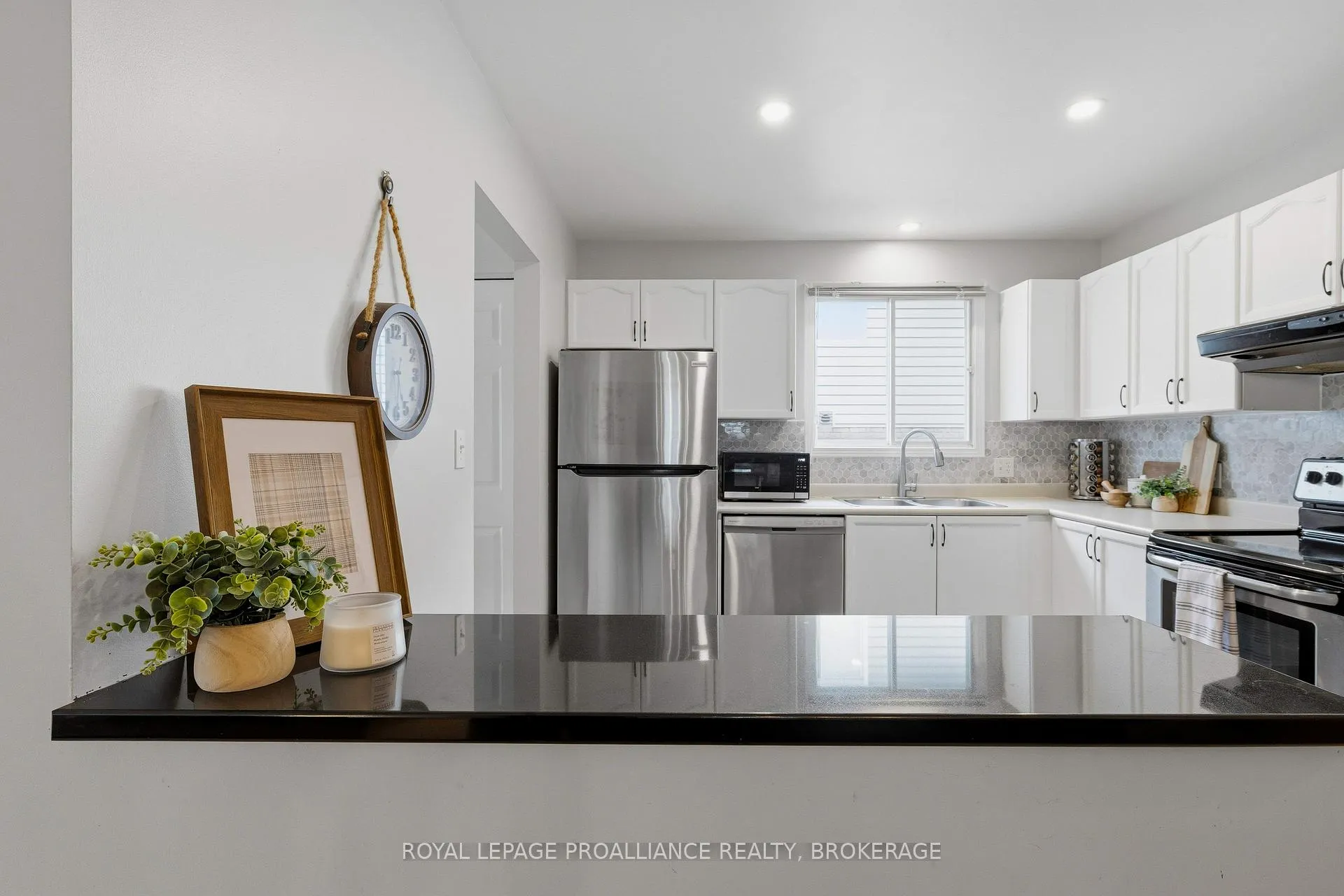 Photo 14 of 1044 Waterbury Crescent, Kingston, City Southwest — HOMEH